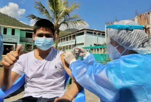 El Gobierno Regional de La Libertad, a través de la Gerencia Regional de Salud, inició la primera semana de vacunación del 2022 contra el nuevo coronavirus para las personas mayores de 12 años que no hayan recibido la primera o la segunda dosis. También se aplicará la tercera dosis para mayores de 18 años.