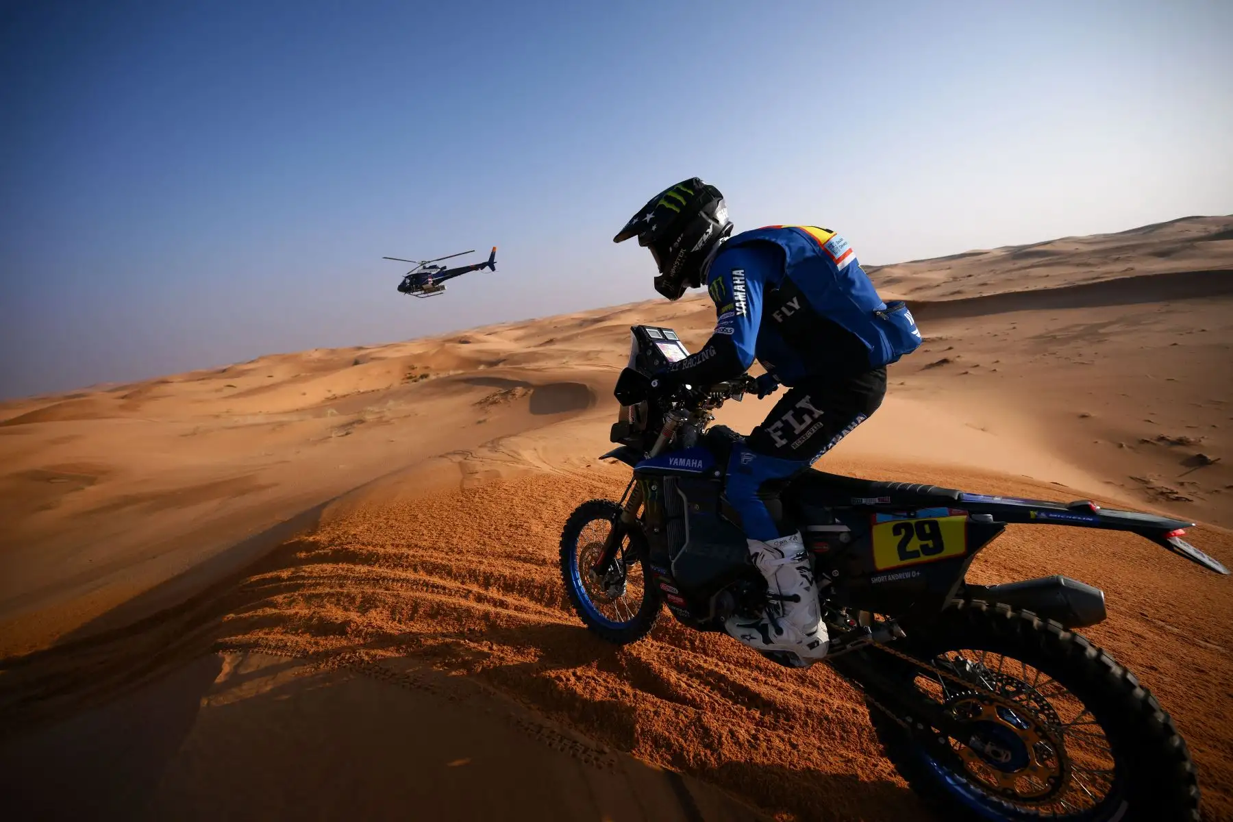 El motociclista estadounidense Andrew Short impulsa su Yamaha durante la etapa 3 del Rally Dakar 2022 entre las áreas saudíes de al-Artawiya y al-Qaysumah. Foto: AFP