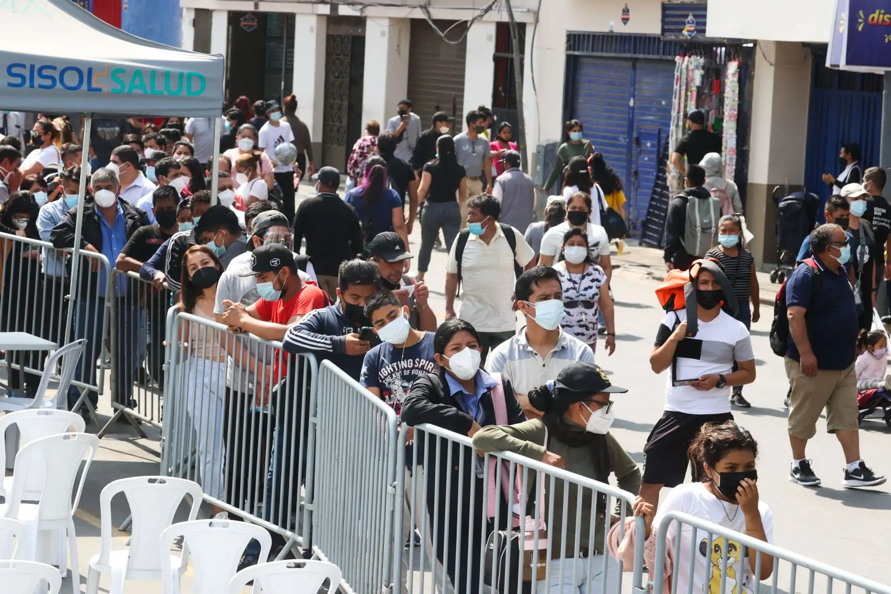 El Ministerio de Salud realiza las pruebas de descarte de covid-19 en el centro de Lima. Foto: ANDINA/ Vidal Tarqui