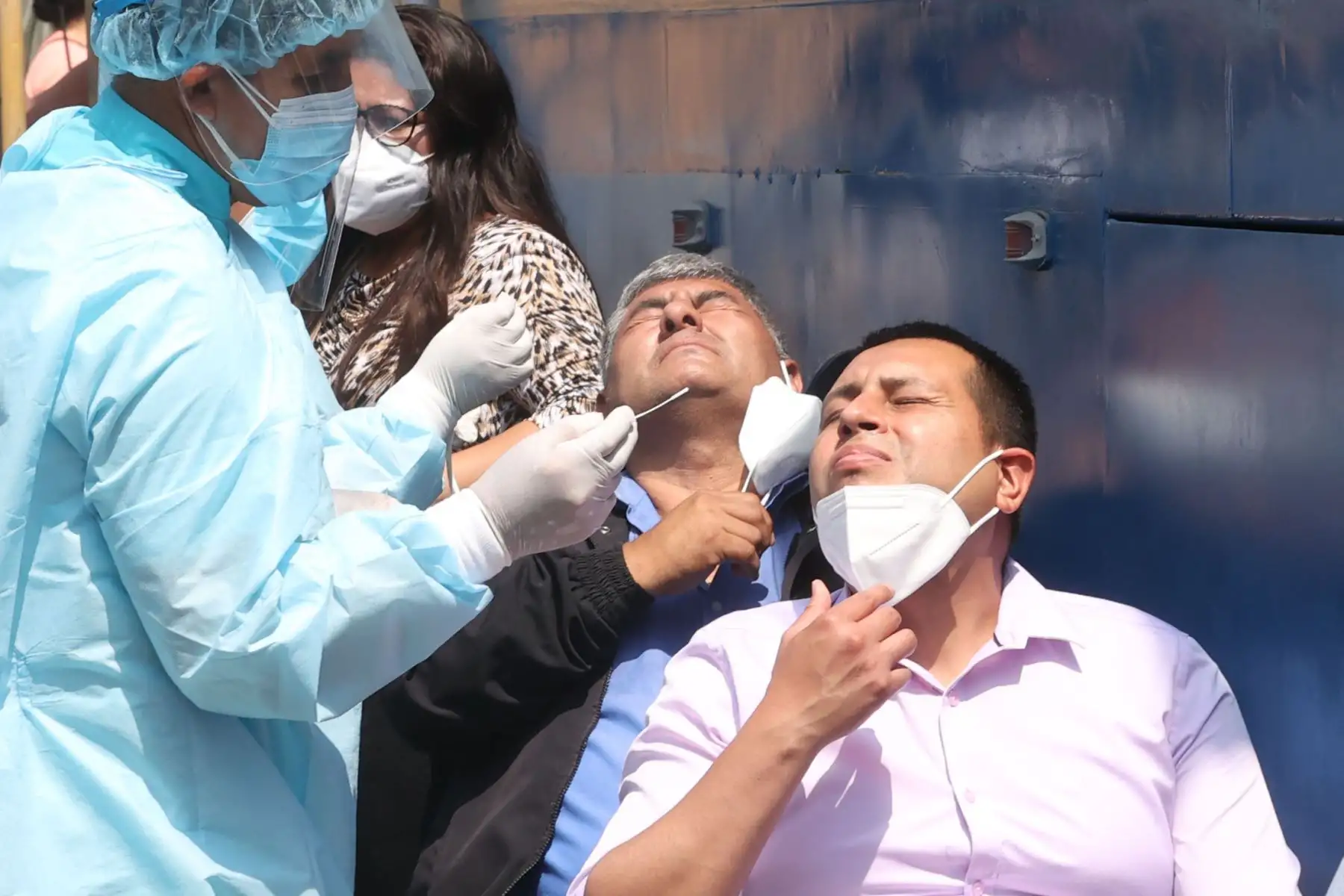 El Ministerio de Salud realiza las pruebas de descarte de covid-19 en el centro de Lima. Foto: ANDINA/ Vidal Tarqui