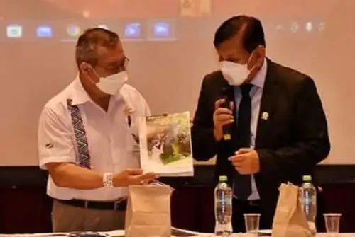 Las autoridades de la región Madre de Dios presentaron el Proyecto Educativo Regional 2022-2036, marco estratégico que contempla una gestión descentralizada con actores educativos seriamente comprometidos de forma activa, que garantiza su viabilidad, implementación y sostenibilidad.