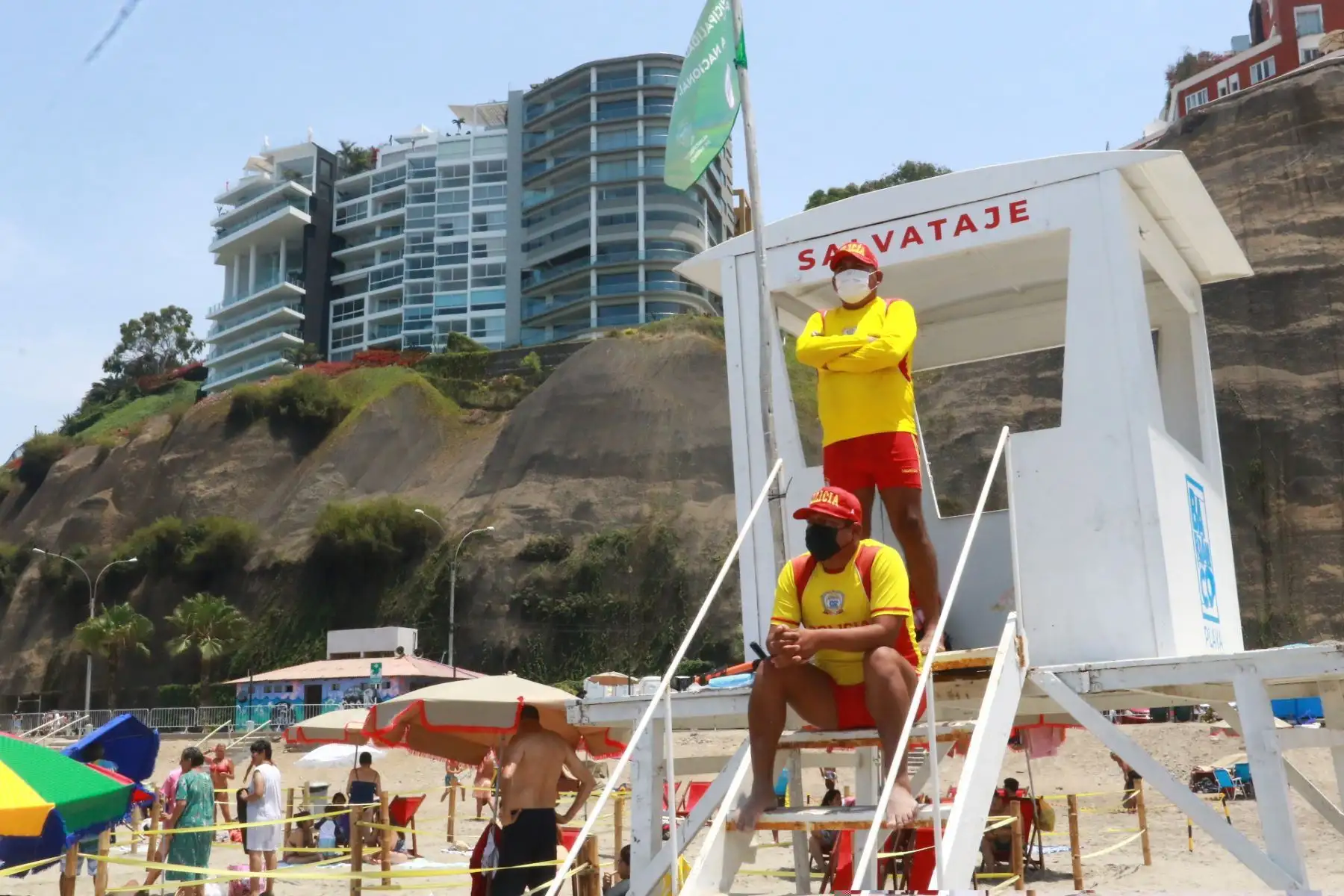 Playas de Chorrillos, Barranco y Miraflores reabrieron hoy al público tras estar cerradas durante cuatro días Foto: ANDINA/Héctor Vinces