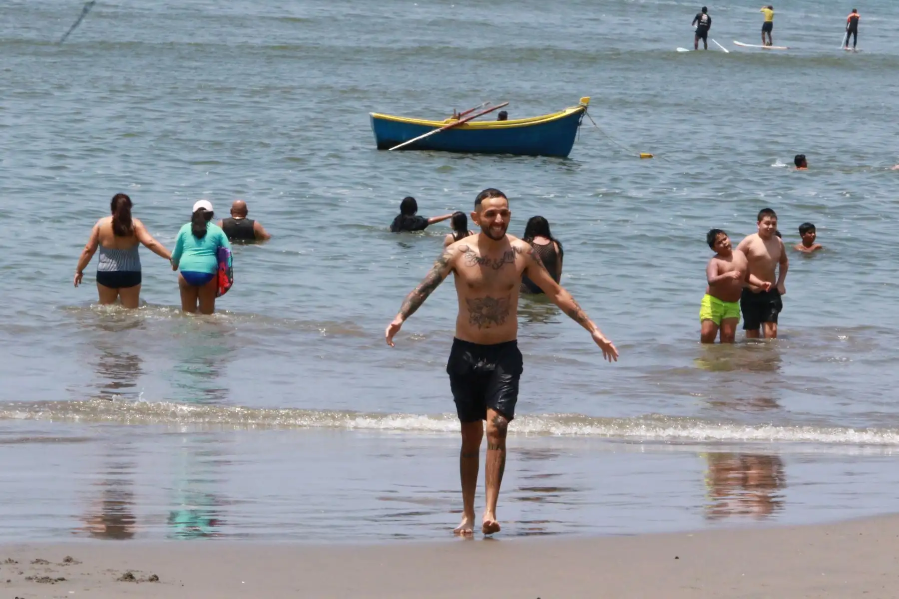 Playas de Chorrillos, Barranco y Miraflores reabrieron hoy al público tras estar cerradas durante cuatro días Foto: ANDINA/Héctor Vinces