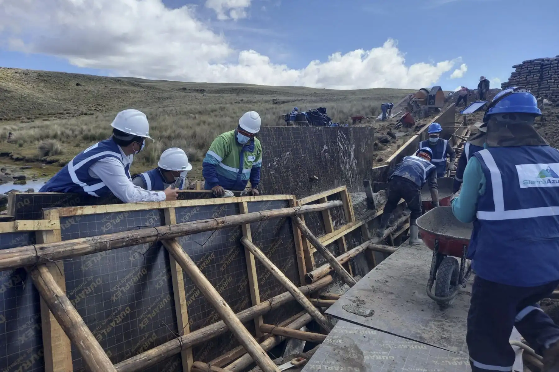 Las obras ejecutadas permitirán generar un volumen de recarga hídrica de 12 millones 75,839 metros cúbicos de agua e irrigar más de 3,450 hectáreas. Foto: ANDINA/Difusión.