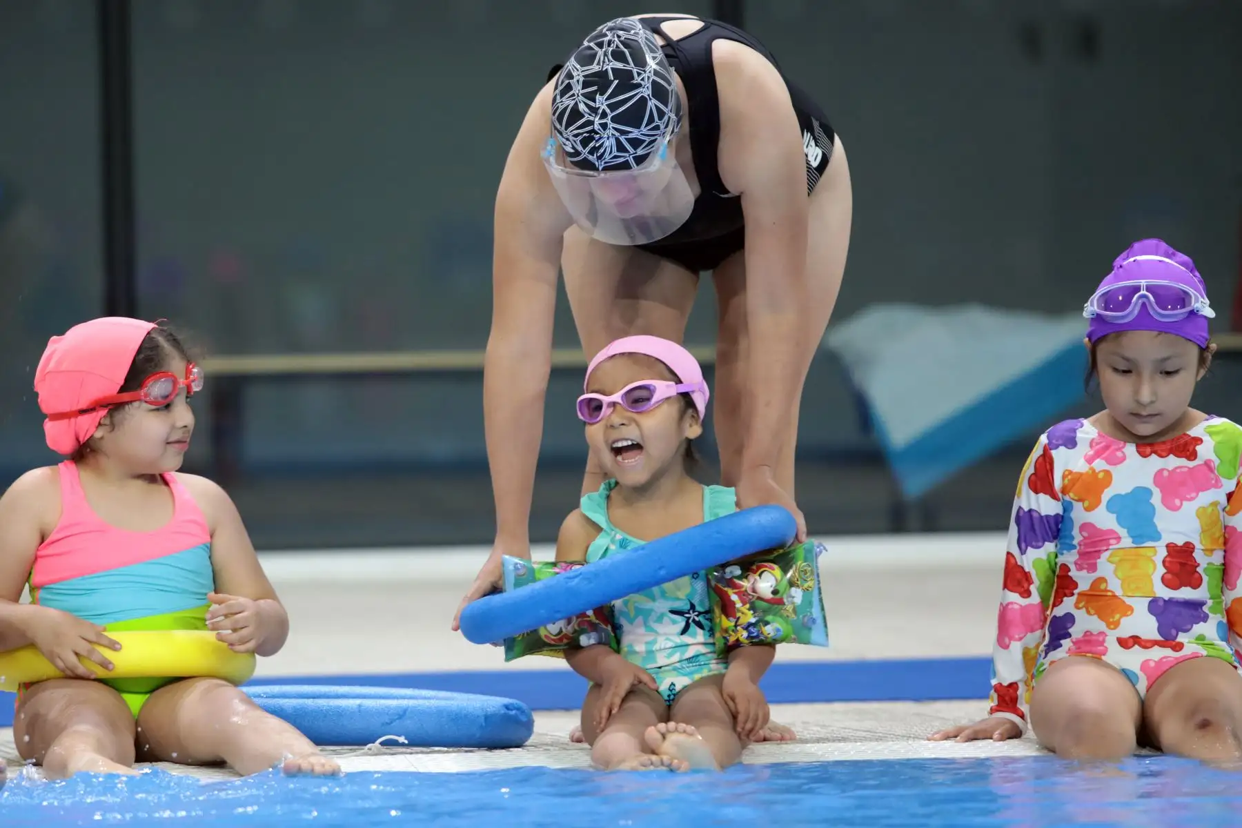 El fuerte sol de Lima y el espíritu deportivo le dieron brillo al inicio de los talleres de verano que se dictan en las diferentes sedes. Niños, adolescentes y adultos viven una experiencia inigualable desde los diferentes recintos construidos para los Juegos Lima 2019.
Foto: ANDINA/ Legado
