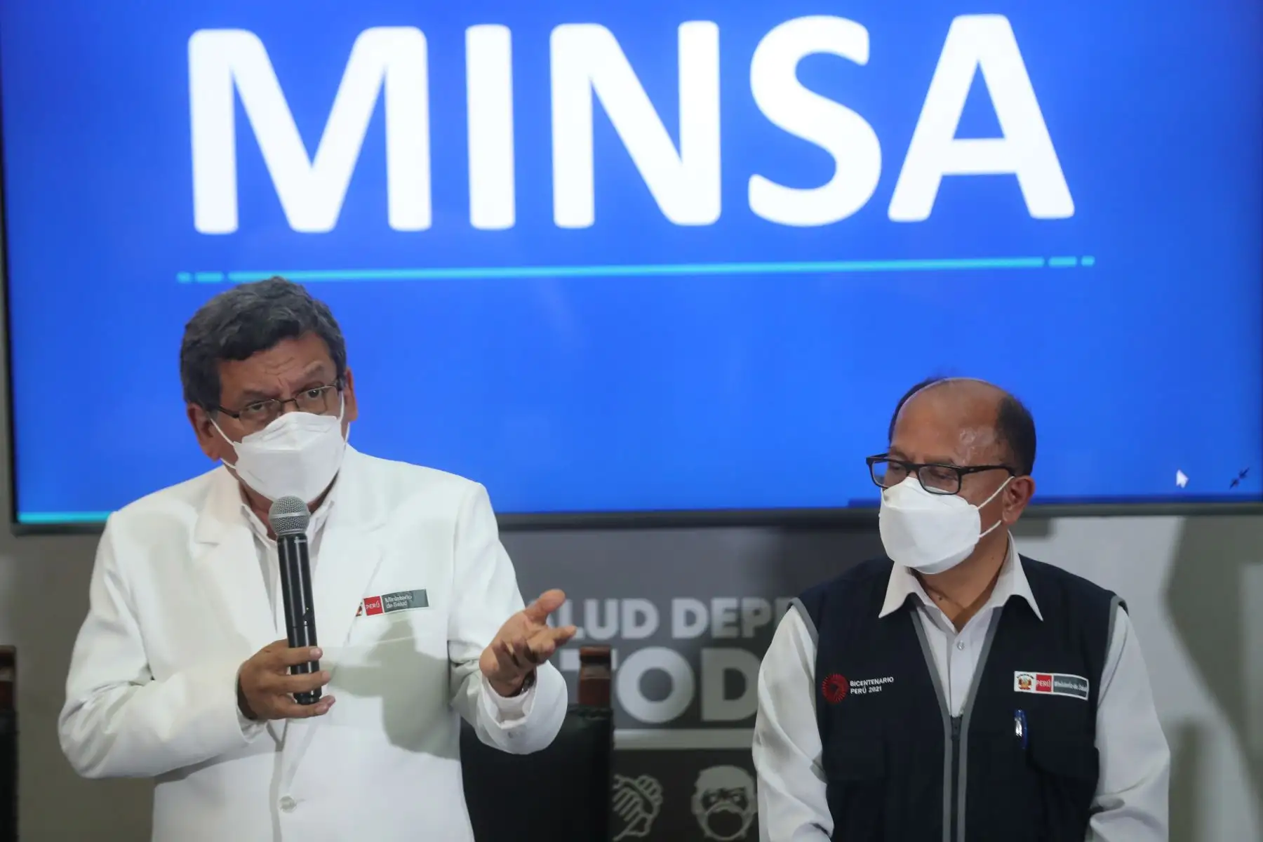 Ministro de Salud, Hernando Cevallos, confirmó que la variante ómicron ya se ha convertido en la predominante en Lima Metropolitana y anunció las nuevas medidas para controlar la tercera ola.
Foto: ANDINA /Carla Patiño