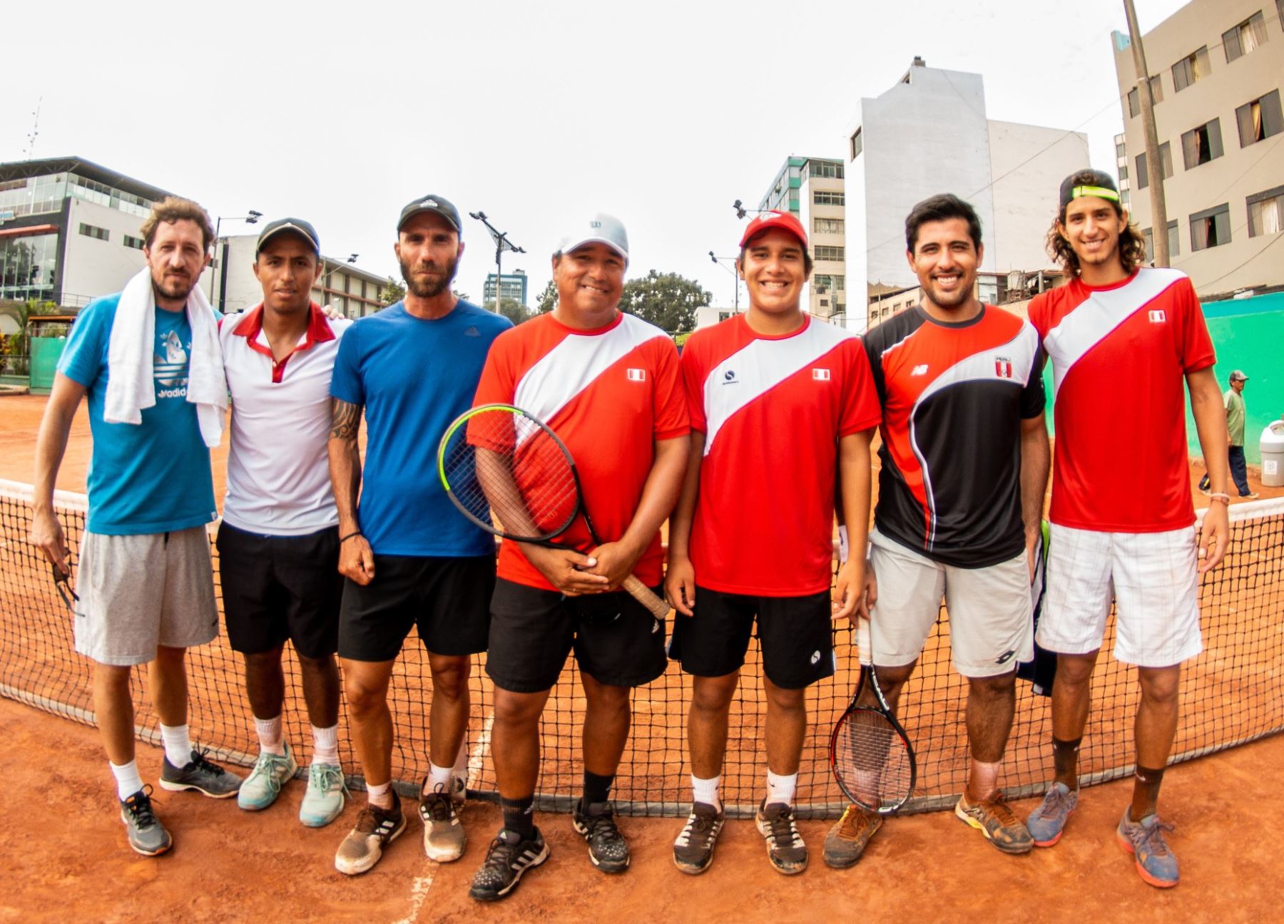 Gonzalo Bueno, quien aparece a la izquierda de Américo Venero es el mejor tenis peruano ubicado en el ranking mundial junior