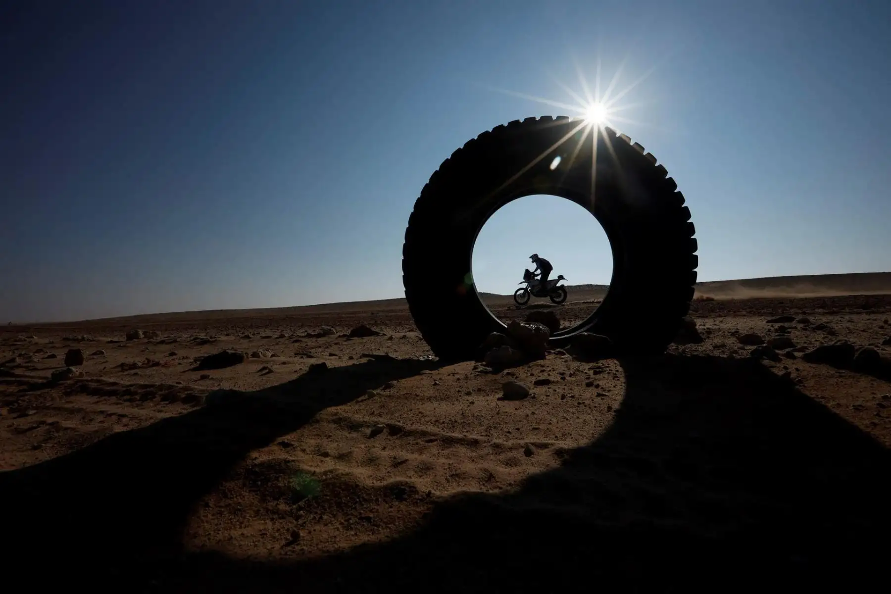 El piloto Werner Kenedy durante la cuarta etapa del Rally Dakar 2022 entre Al Qaisumah y Riad. Foto: EFE