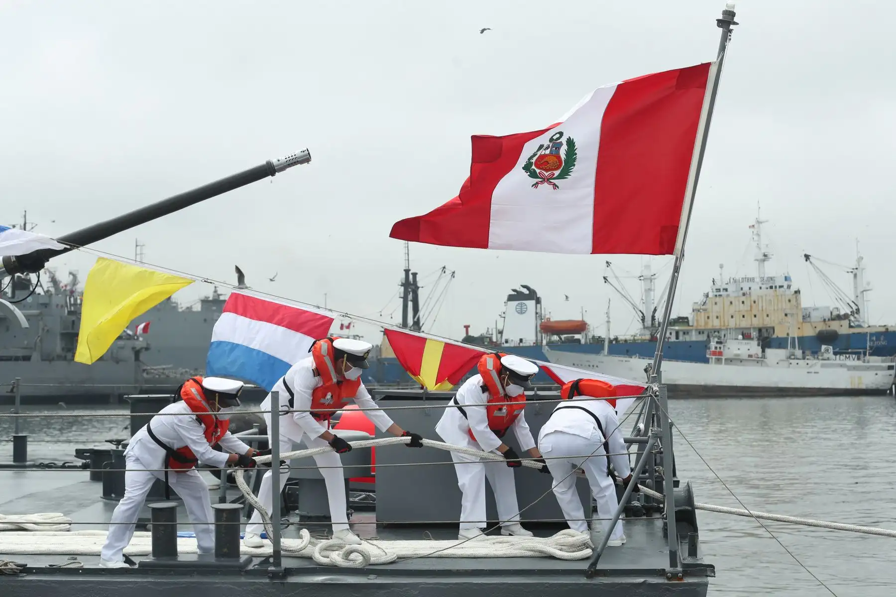 Ministro de Defensa, Juan Carrasco, participa en la ceremonia de arribo y bienvenida al Perú de la corbeta B.A.P. Guise, unidad que fue donada por la República de Corea y que tendrá como misión la ejecución de operaciones marítimas, patrullaje y vigilancia en el Mar de Grau. Foto: ANDINA/ Carla Patiño
