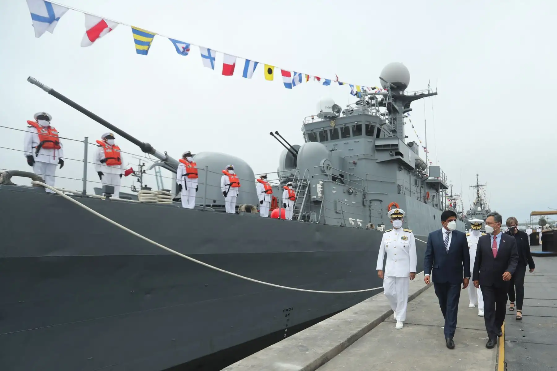 Ministro de Defensa, Juan Carrasco, participa en la ceremonia de arribo y bienvenida al Perú de la corbeta B.A.P. Guise, unidad que fue donada por la República de Corea y que tendrá como misión la ejecución de operaciones marítimas, patrullaje y vigilancia en el Mar de Grau. Foto: ANDINA/ Carla Patiño