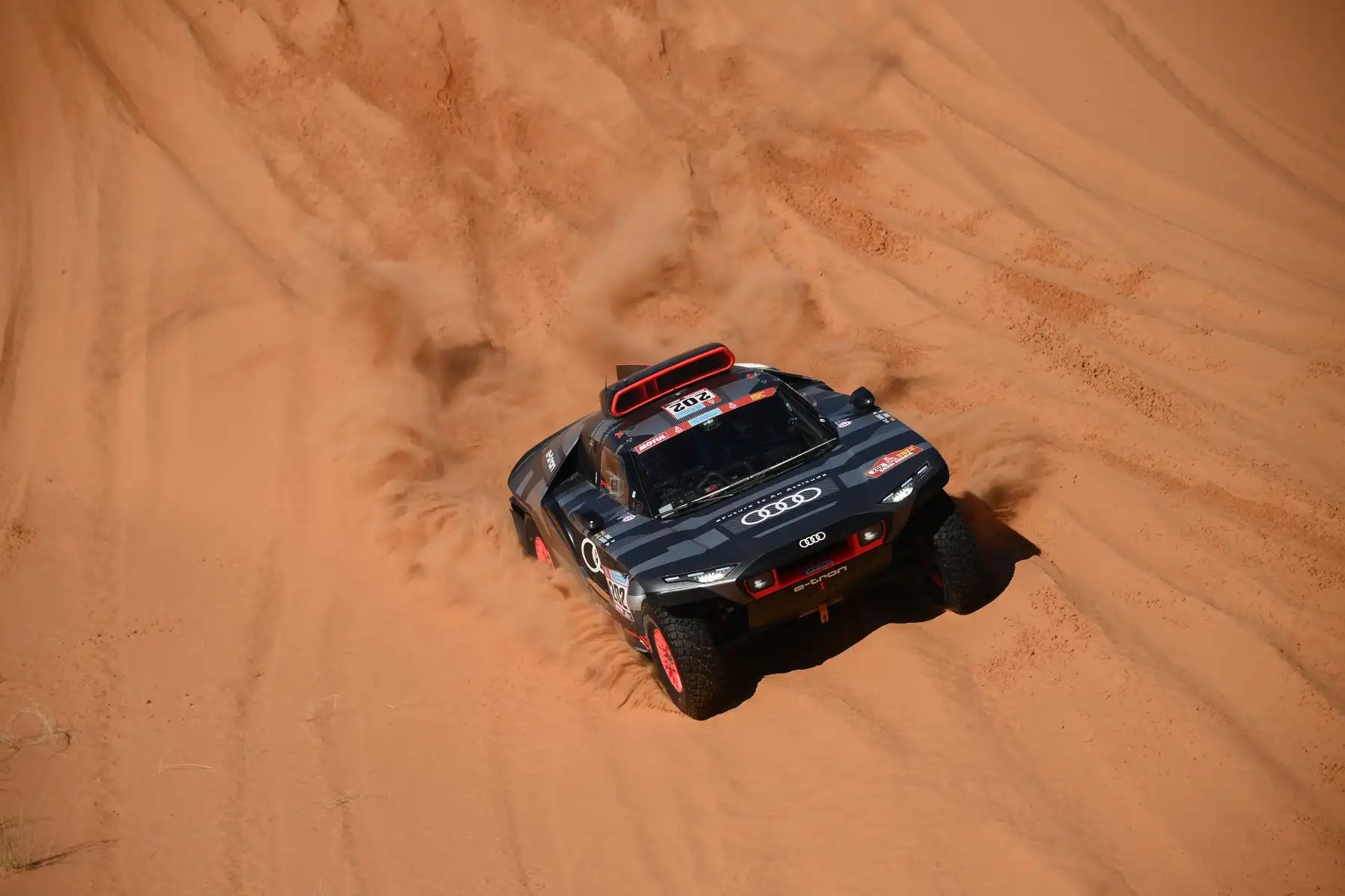 El piloto español Carlos Sainz compite durante la etapa 5 del Dakar 2022 alrededor de Riad en Arabia Saudita. Foto: AFP