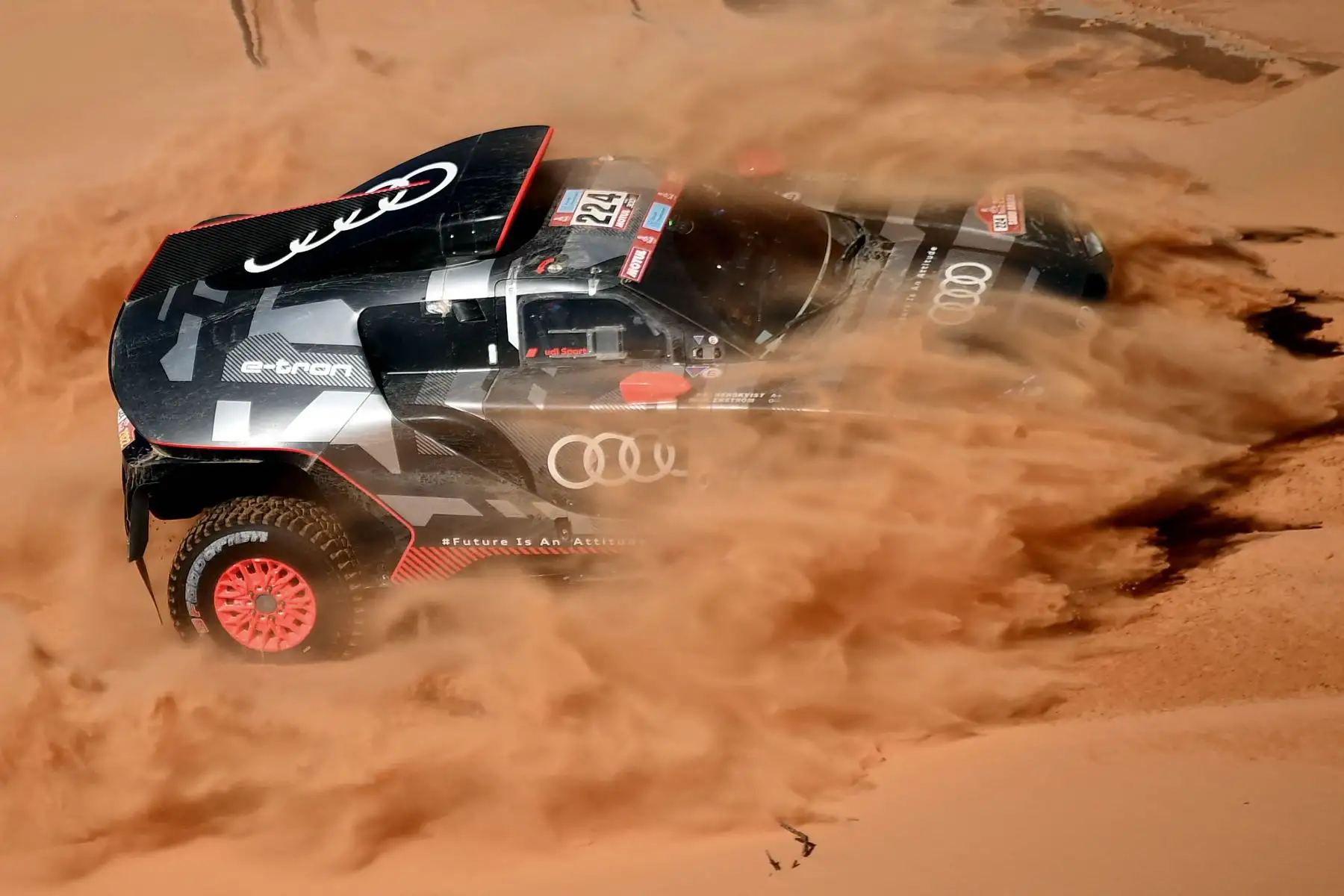 El piloto español Carlos Sainz compite durante la etapa 5 del Dakar 2022 alrededor de Riad en Arabia Saudita. Foto: AFP