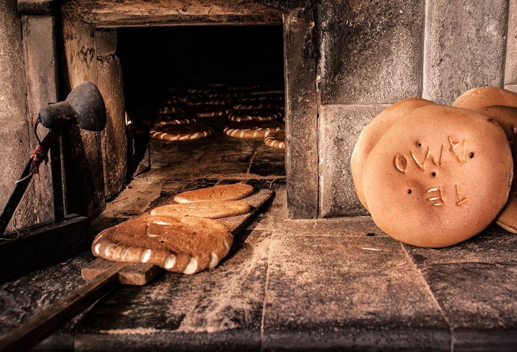 La riqueza del pan de Oropesa no solo radica en los productos que se elaboran y la forma artesanal sino también del agua natural del Apu Pachatusan ("el señor que sostiene la tierra" en quechua) y que ha logrado reconocimientos en la feria gastronómica Mistura