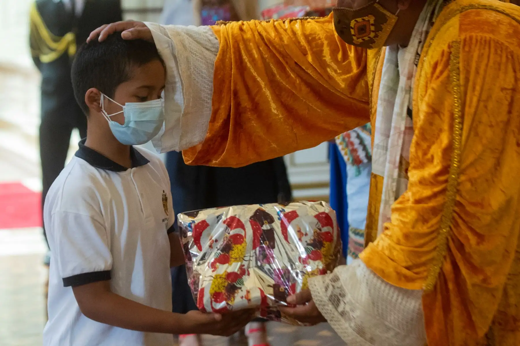 Con la presencia de niñas y niños de los albergues municipales se realizó la tradicional visita de los Reyes Magos, Melchor, Gaspar y Baltasar, al nacimiento ubicado en el balcón principal del Palacio Municipal.Foto: ANDINA/ Carla Patiño