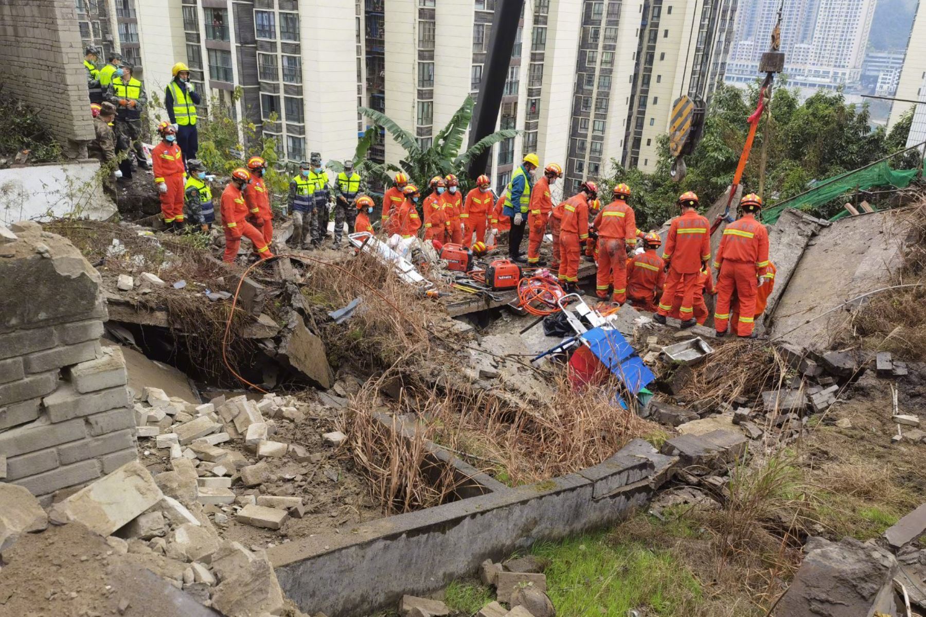 Al menos 3 muertos y 20 personas atrapadas tras explosión en un comedor en China