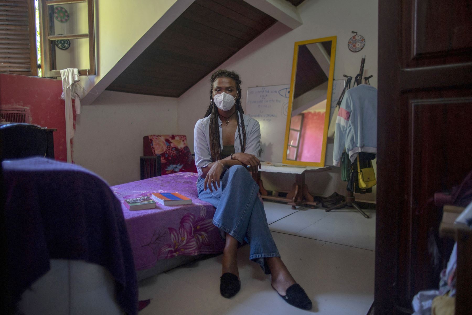 En la víspera, el país registró la primera muerte asociada a la variante ómicron, detectada en primer lugar en Sudáfrica en noviembre pasado. Foto: AFP