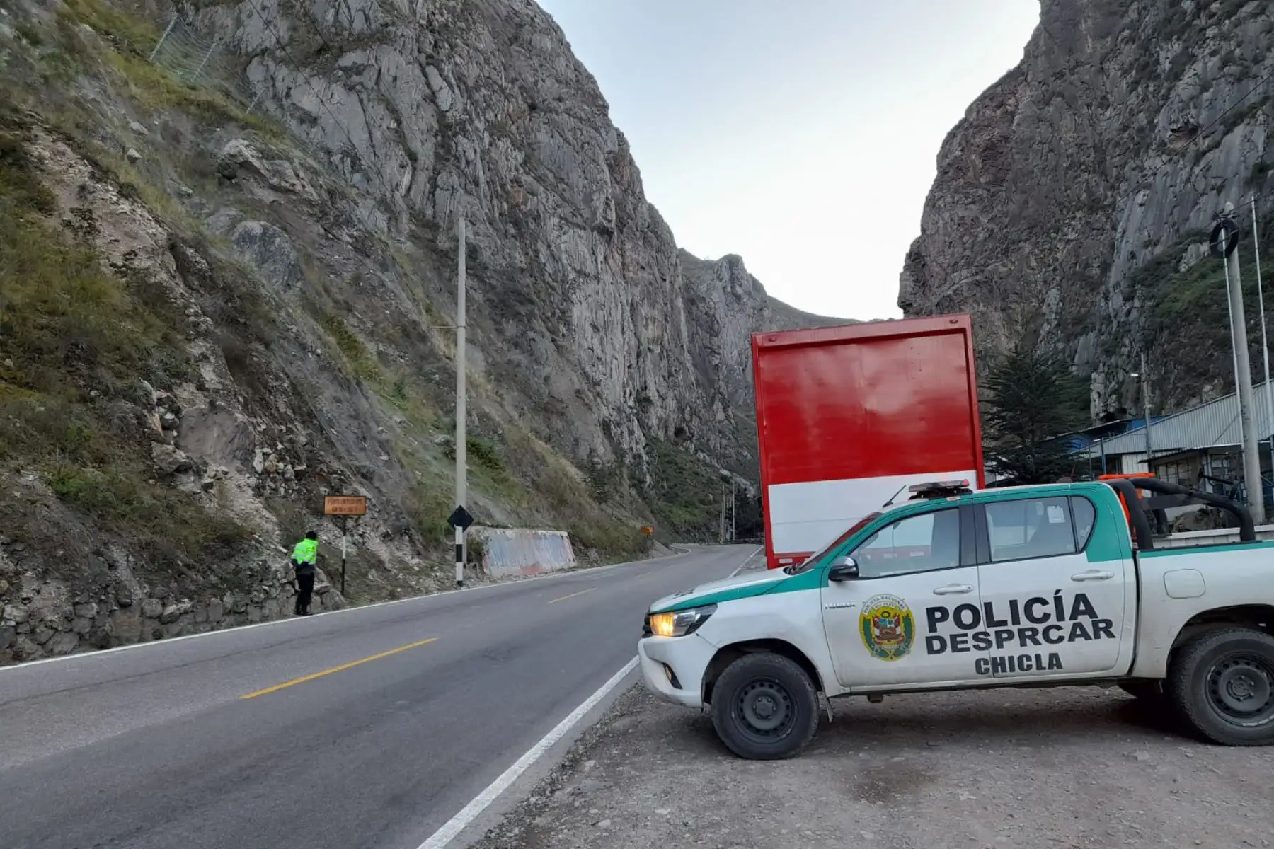 La Policía de Carreteras reportó deslizamiento de rocas en algunos sectores de la Carretera Central y la Carretera Lima-Canta. Afortunadamente, no se reportaron daños personales y el tránsito en dichas vías no se ha detenido. Foto: ANDINA/Mininter