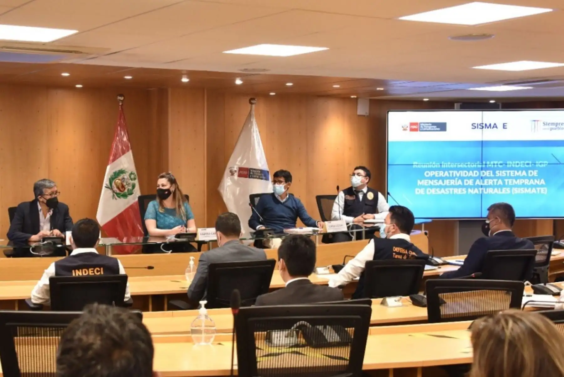 El Sistema de Mensajería de Alerta Temprana de Emergencias (Sismate) beneficiará a más de 22.5 millones de personas en todo el país que tengan teléfonos móviles. El dispositivo funcionará emitiendo un sonido especial, con una anticipación de 10 segundos en caso de sismos o tsunami, y con mayor tiempo en otros casos, a fin de que las personas puedan ponerse a buen recaudo o minimizar el impacto de un desastre.