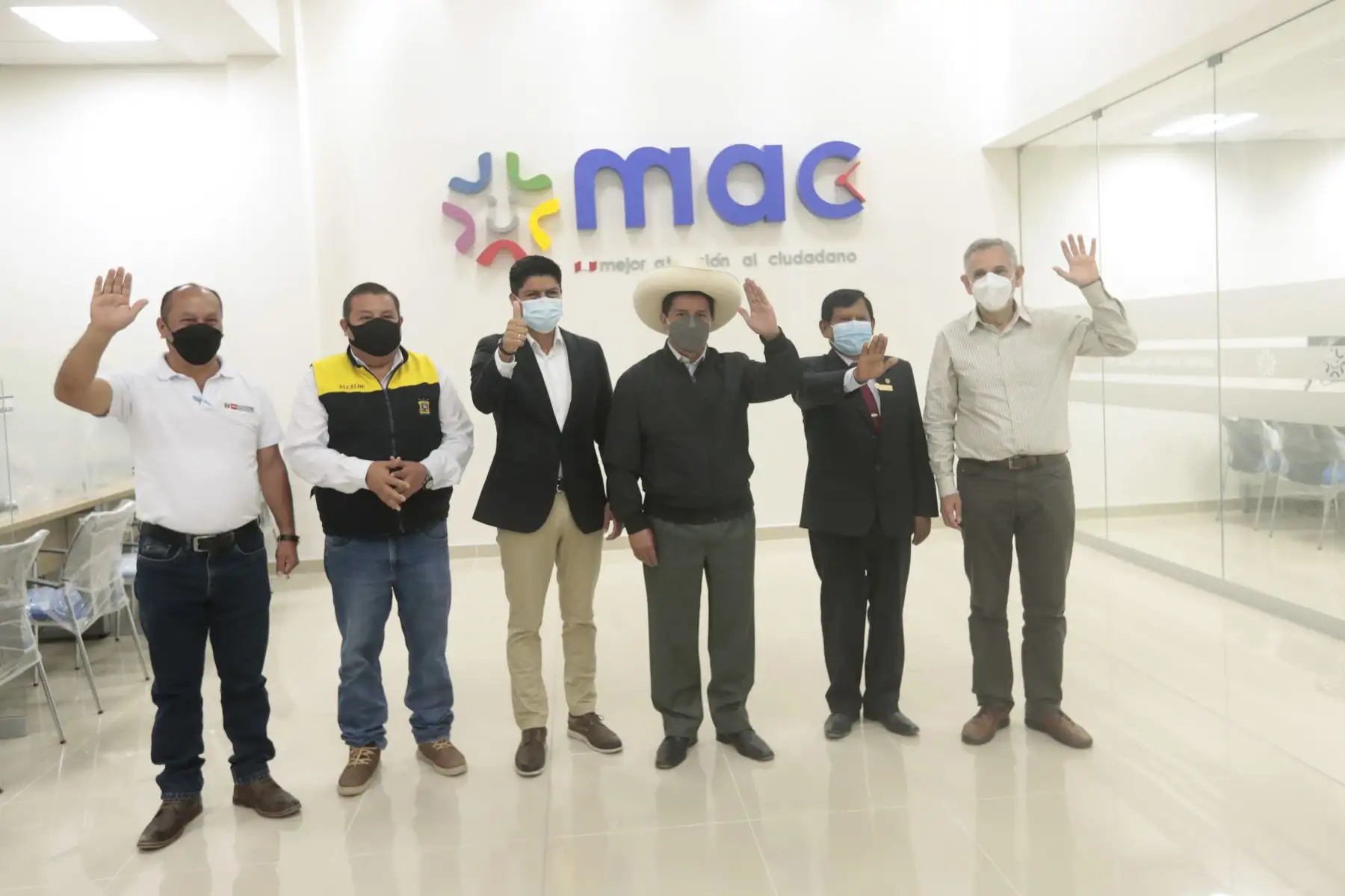 El presidente Castillo inspecciona el Módulo Atención al Ciudadano -MAC Moquegua, en el marco de su visita a esa región del sur del país. Foto: ANDINA/ Prensa Presidencia
