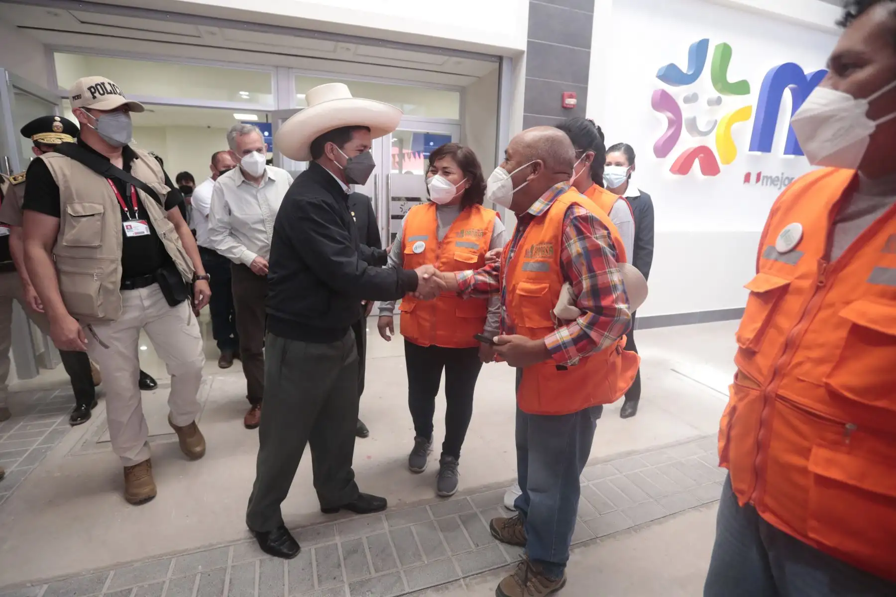 El presidente Castillo inspecciona el Módulo Atención al Ciudadano -MAC Moquegua, en el marco de su visita a esa región del sur del país. Foto: ANDINA/ Prensa Presidencia