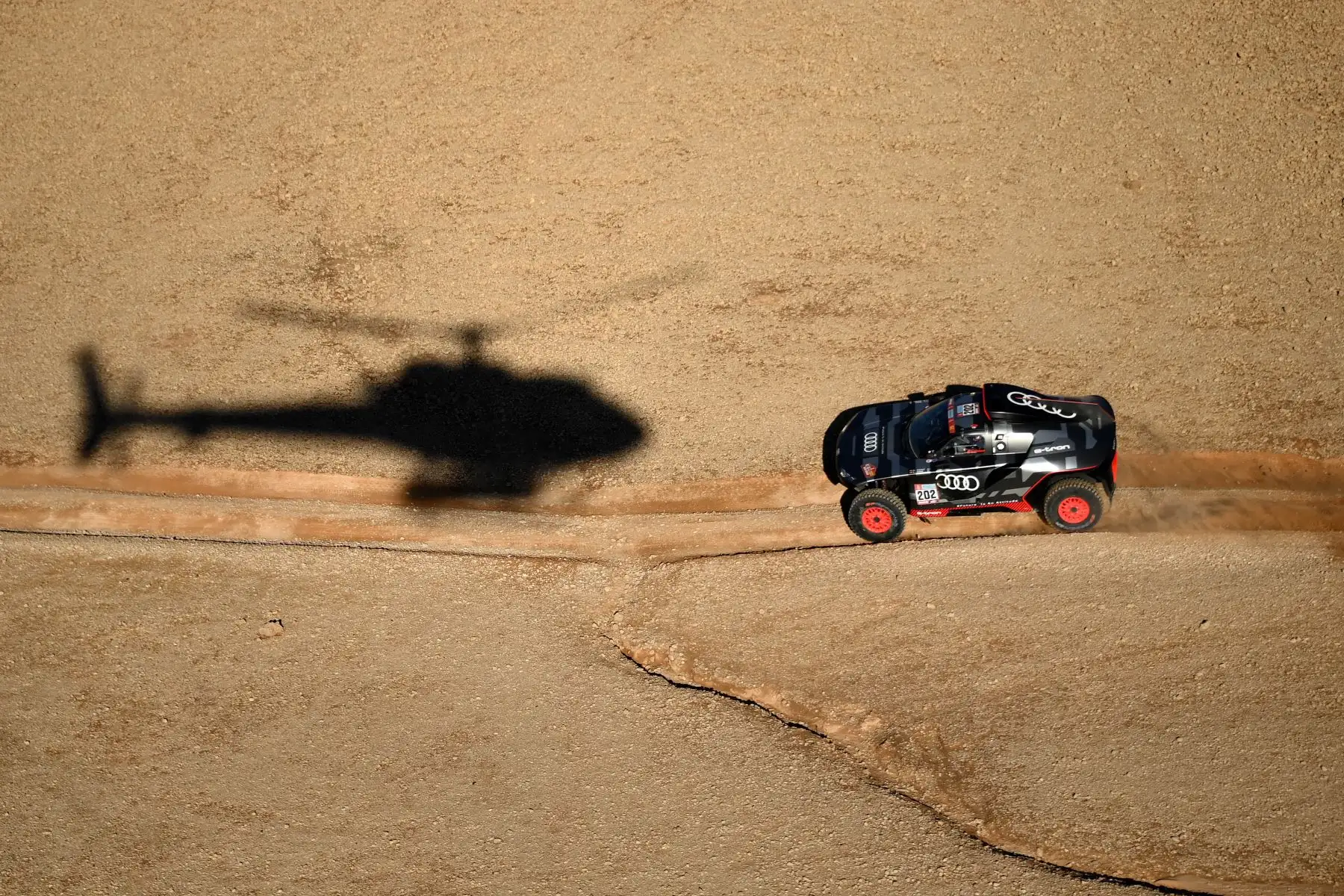 El piloto español Carlos Sainz y el copiloto español Lucas Cruz compiten en el Dakar 2022 alrededor de Riad en Arabia Saudita. Foto: AFP
