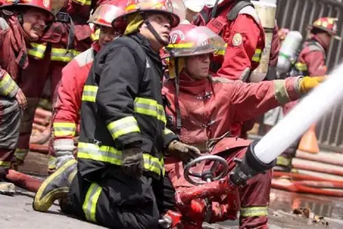 Durante la pandemia, el Seguro Integral de Salud (SIS) financió más de 3 700 atenciones médicas de los bomberos en los diferentes establecimientos de salud públicos a nivel nacional.