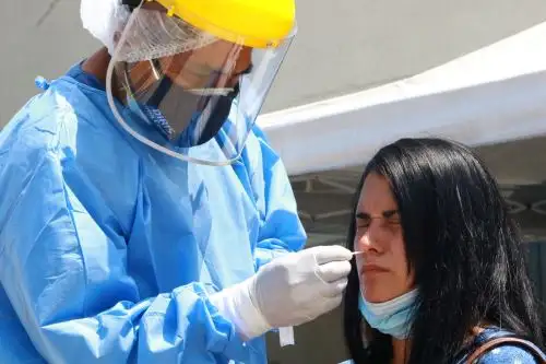 Especialistas advierten que subvariantes de ómicron que circulan en el país son más contagiosas.