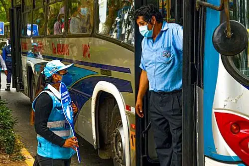 Precisó que esta labor se realiza de forma permanente en los principales paraderos del Metropolitano, Corredores Complementarios, taxi, así como del transporte convencional. Foto: Difusión