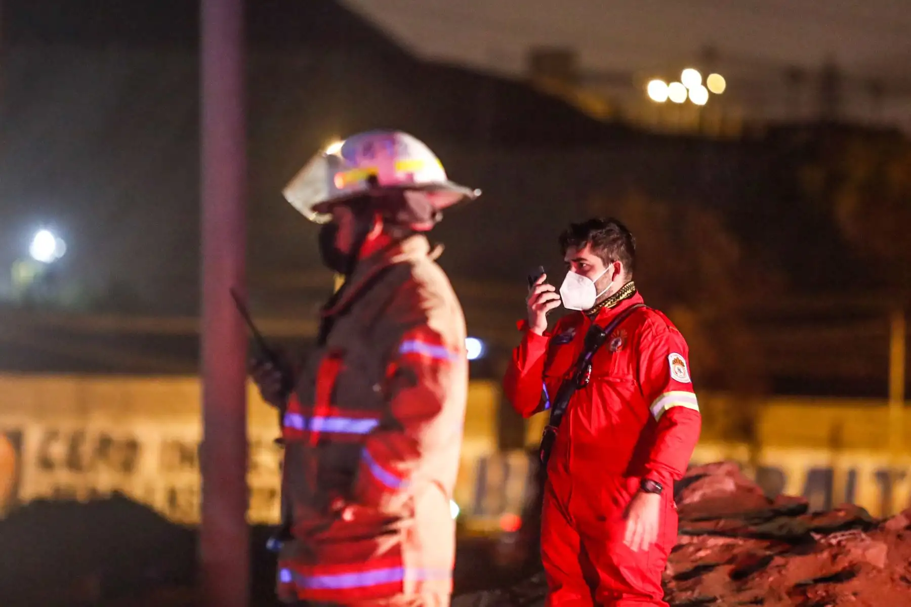 Bomberos trabajan arduamente para sofocar incendio forestal de grandes proporciones en Chorrillos. 
Foto: ANDINA/Renato Pajuelo