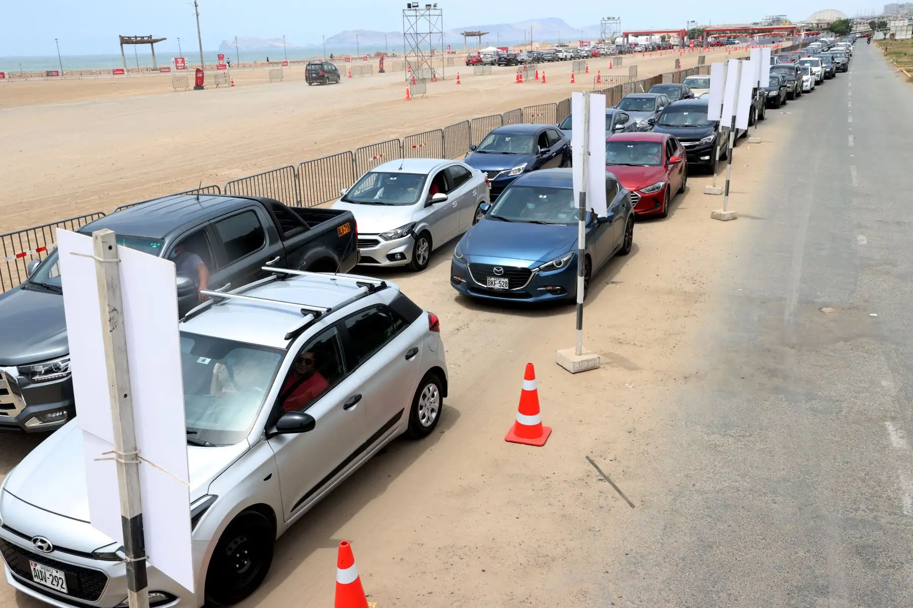 Continúa vacunación contra el covid-19 en  Playa San Miguel. Foto: ANDINA/Vidal Tarqui