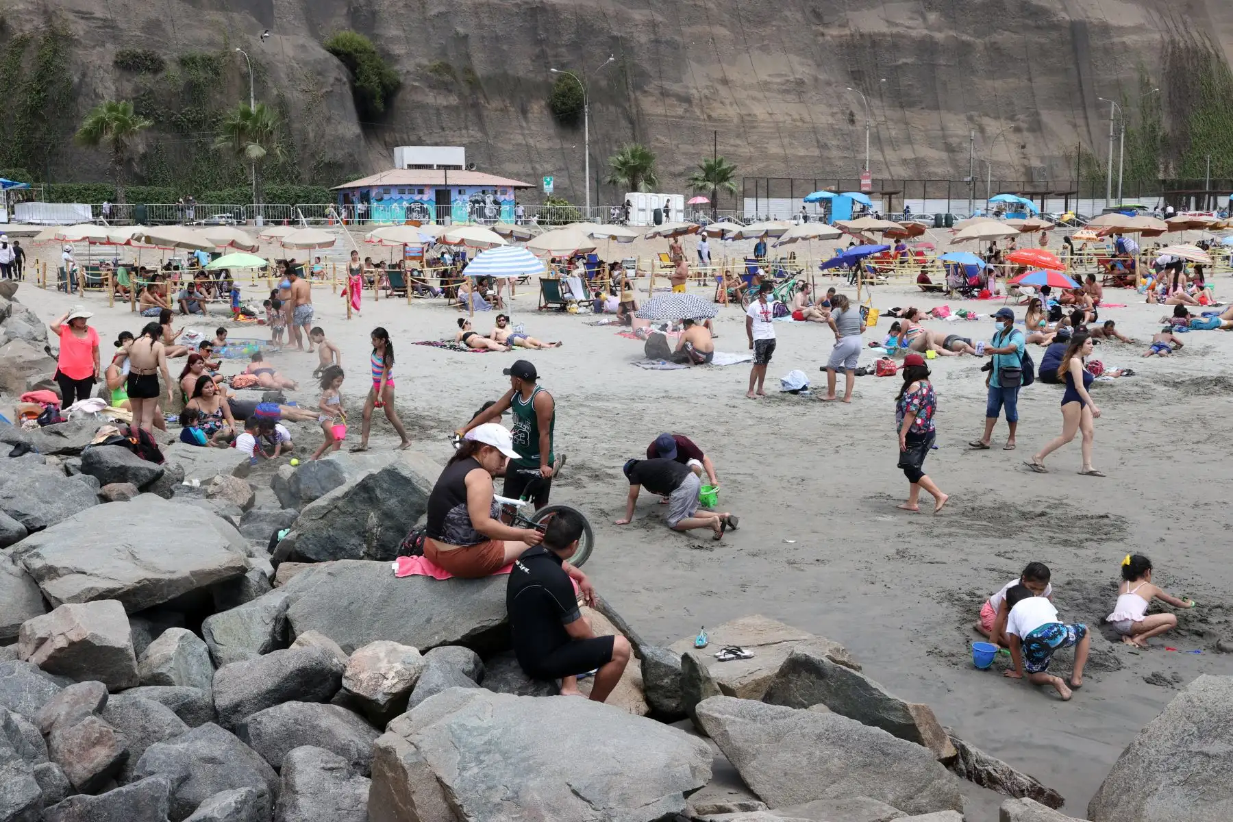 Familias llegan a las playas de Costa Verde. Foto: ANDINA/Vidal Tarqui