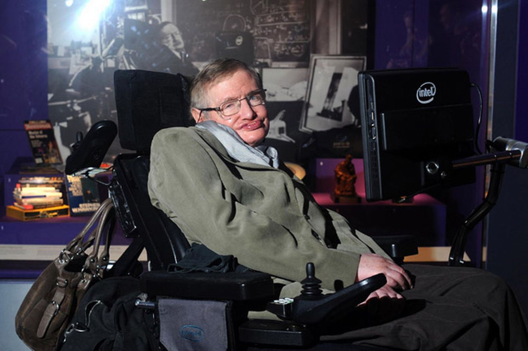 Google conmemora el 80° aniversario del nacimiento de Stephen Hawking