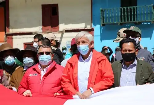 El ministro de Energía y Minas, Eduardo González Toro, sostuvo que el Gobierno, a través de la cartera que tiene a su cargo, trabaja esforzadamente para dar cumplimiento a todos los compromisos pactados en la mesa técnica de diálogo de alto nivel en el distrito de Aquia, en Áncash, para una convivencia armoniosa entre la comunidad y la empresa minera.