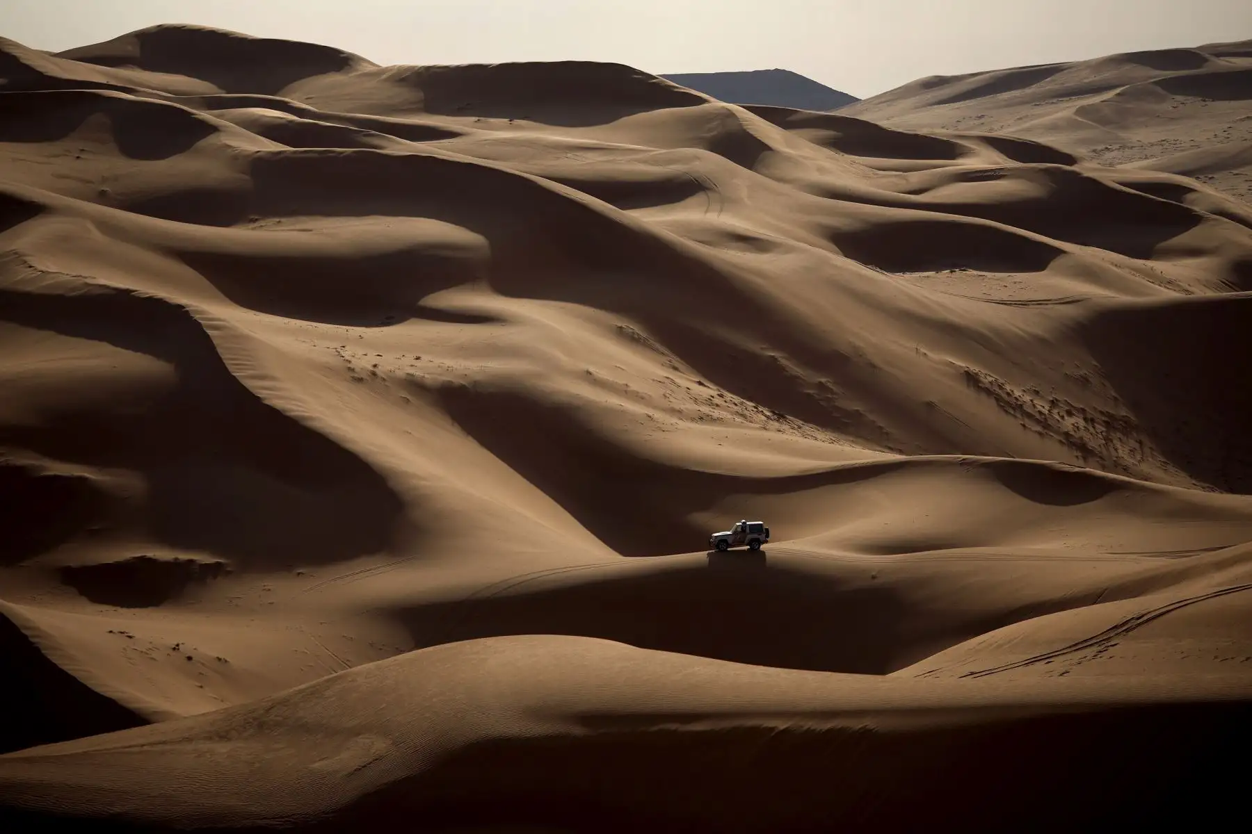 Policía de patrulla durante la etapa 7 del Rally Dakar 2022 entre Riyadh y Al Dawadimi, Arabia Saudita. Foto: EFE