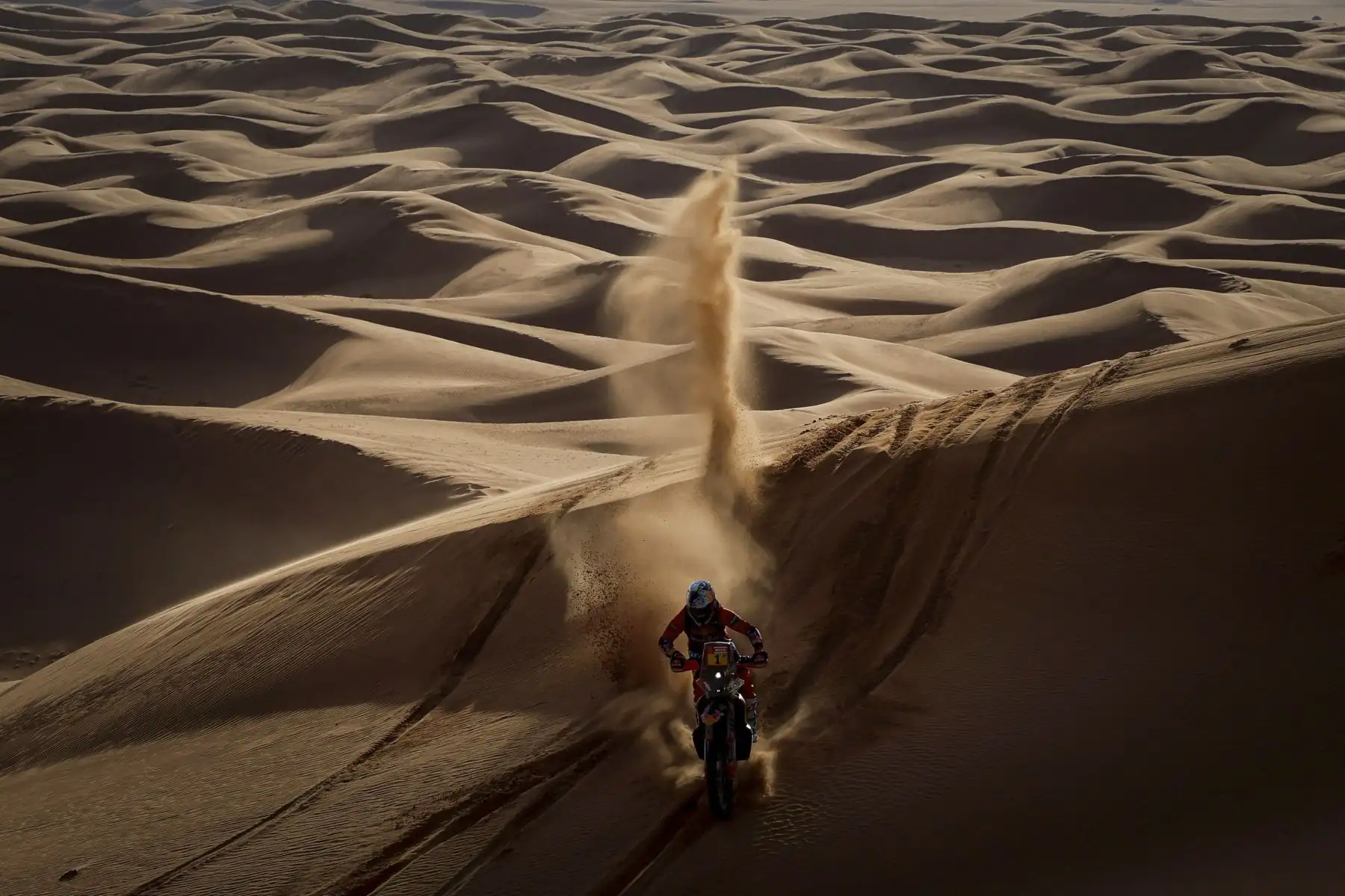 El piloto Joan Barreda Bort, durante la séptima etapa del Rally Dakar 2022, entre Riad y Al Dawadimi, este domingo, en Arabia Saudí. Foto: EFE