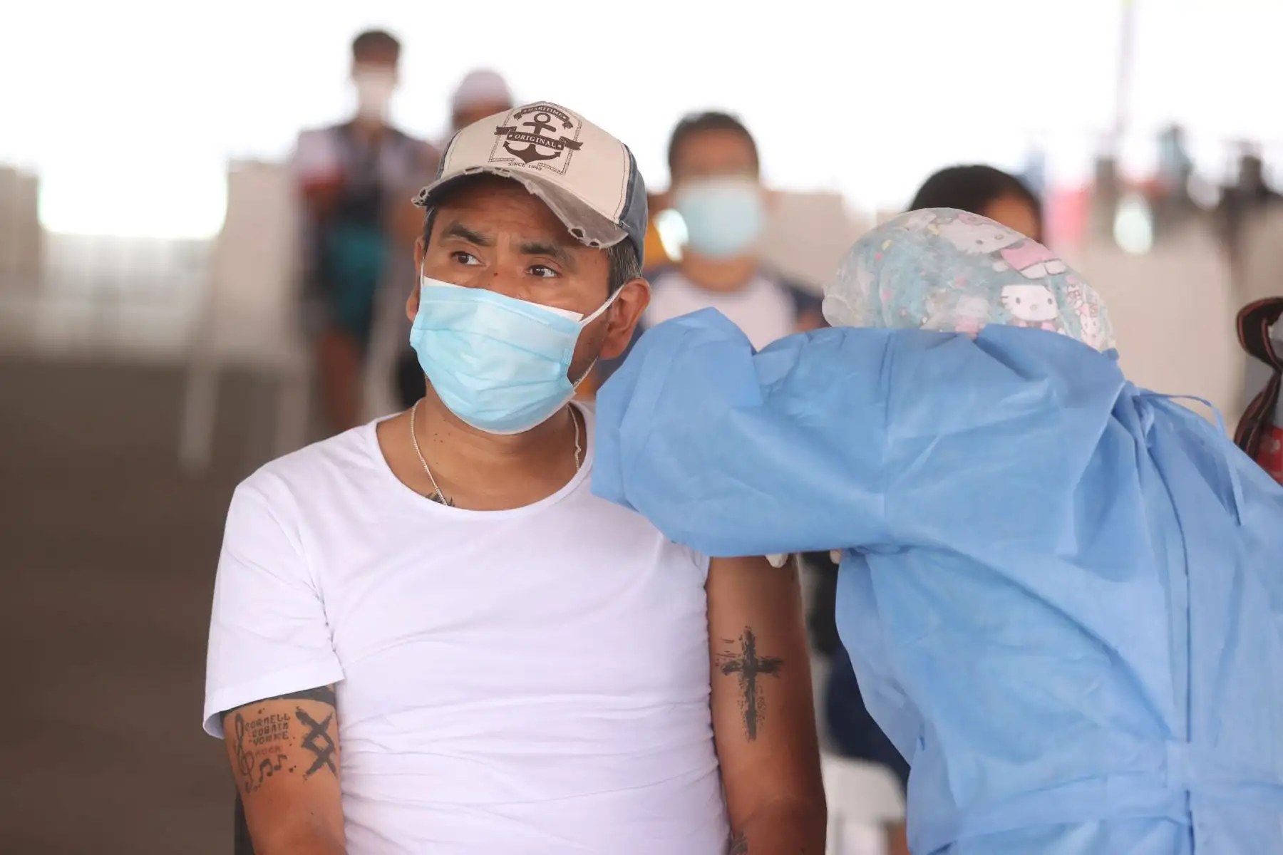 Ciudadanos acuden al parque Zonal de Huiracocha de San Juan de Lurigancho para  recibir su dosis de refuerzo contra la Covid-19 y realizase pruebas de descarte. Foto: ANDINA/Vidal Tarqui