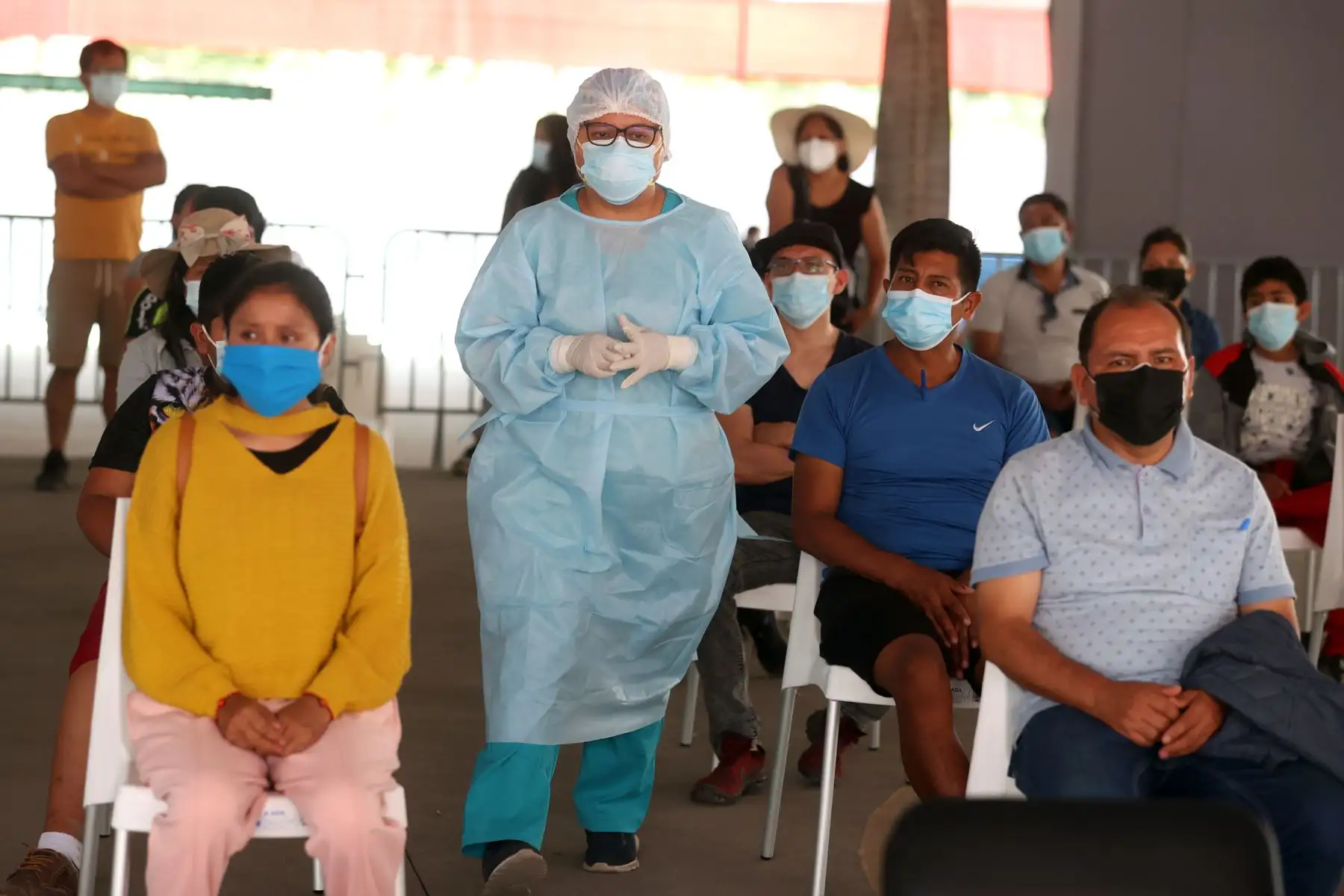 Ciudadanos acuden al parque Zonal de Huiracocha de San Juan de Lurigancho para  recibir su dosis de refuerzo contra la Covid-19 y realizase pruebas de descarte. Foto: ANDINA/Vidal Tarqui