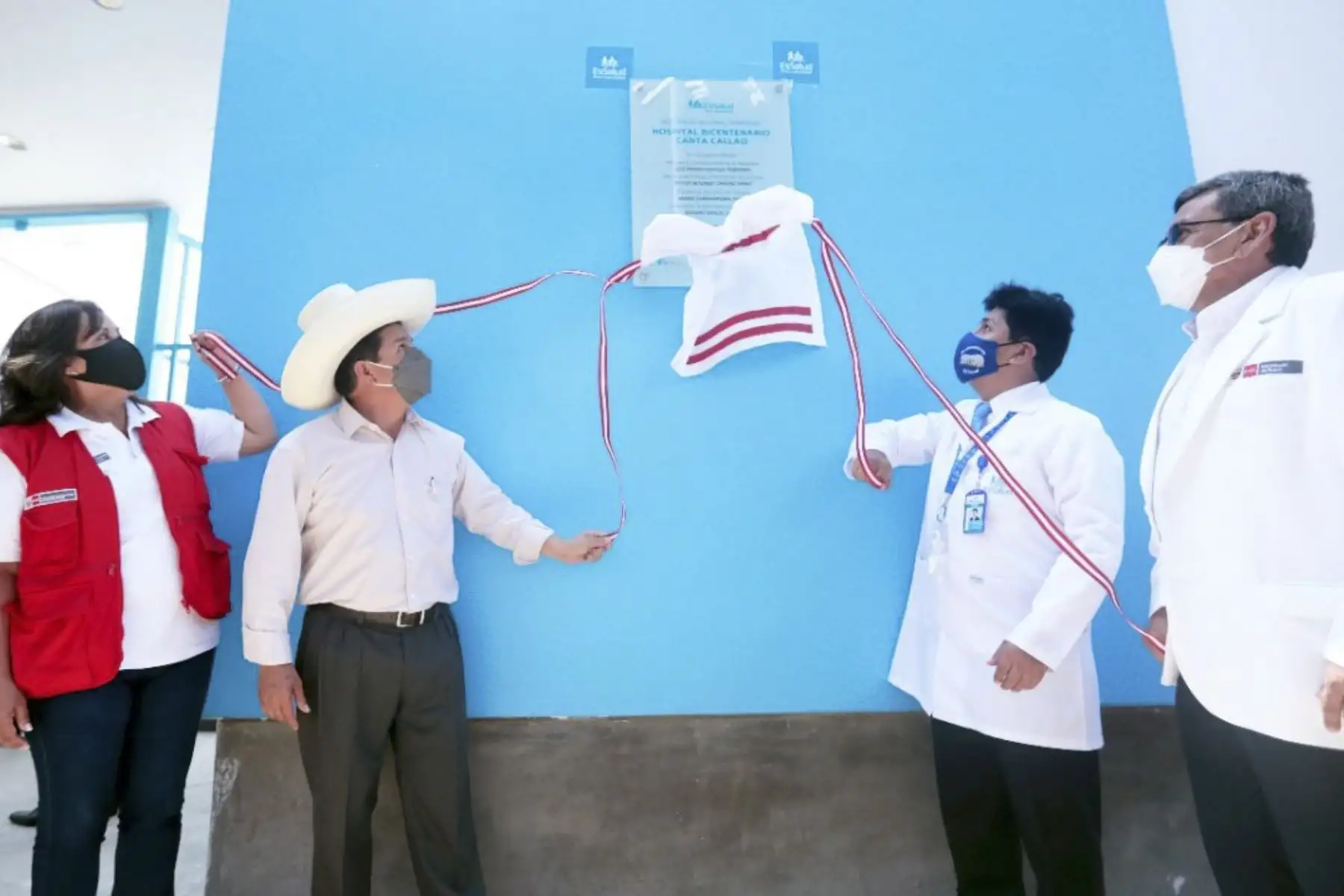 El presidente Pedro Castillo, preside la inauguración del Hospital Bicentenario Canta Callao de 
EsSalud, en San Martín de Porres. "Este moderno hospital es el primer paso que da EsSalud en materia de infraestructura, equipamiento y un aporte inicial frente a las brechas históricas en este sector", señaló el jefe de Estado. Foto: ANDINA/Prensa Presidencia