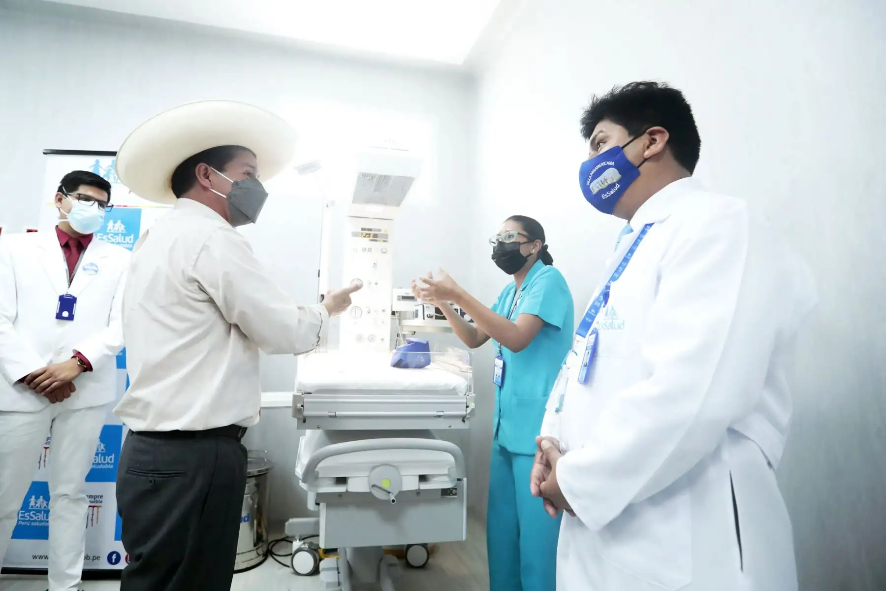 El presidente Pedro Castillo, preside la inauguración del Hospital Bicentenario Canta Callao de EsSalud, en San Martín de Porres. "Este moderno hospital es el primer paso que da EsSalud en materia de infraestructura, equipamiento y un aporte inicial frente a las brechas históricas en este sector", señaló el jefe de Estado. Foto: ANDINA/Prensa Presidencia