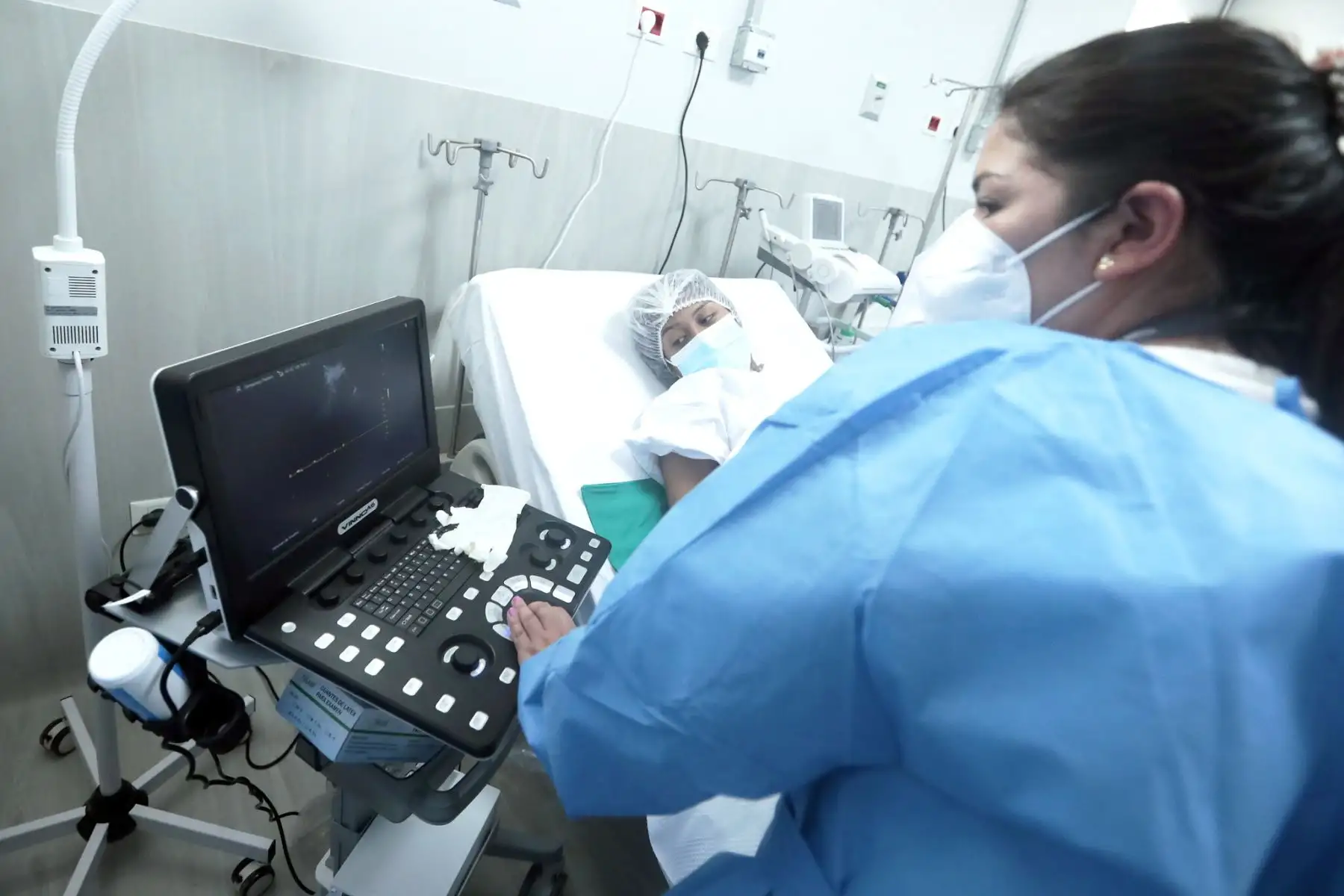 El presidente Pedro Castillo, preside la inauguración del Hospital Bicentenario Canta Callao de EsSalud, en San Martín de Porres. "Este moderno hospital es el primer paso que da EsSalud en materia de infraestructura, equipamiento y un aporte inicial frente a las brechas históricas en este sector", señaló el jefe de Estado. Foto: ANDINA/Prensa Presidencia
