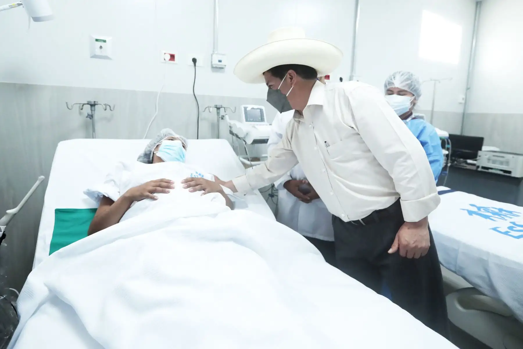 El presidente Pedro Castillo, preside la inauguración del Hospital Bicentenario Canta Callao de EsSalud, en San Martín de Porres. "Este moderno hospital es el primer paso que da EsSalud en materia de infraestructura, equipamiento y un aporte inicial frente a las brechas históricas en este sector", señaló el jefe de Estado. Foto: ANDINA/Prensa Presidencia