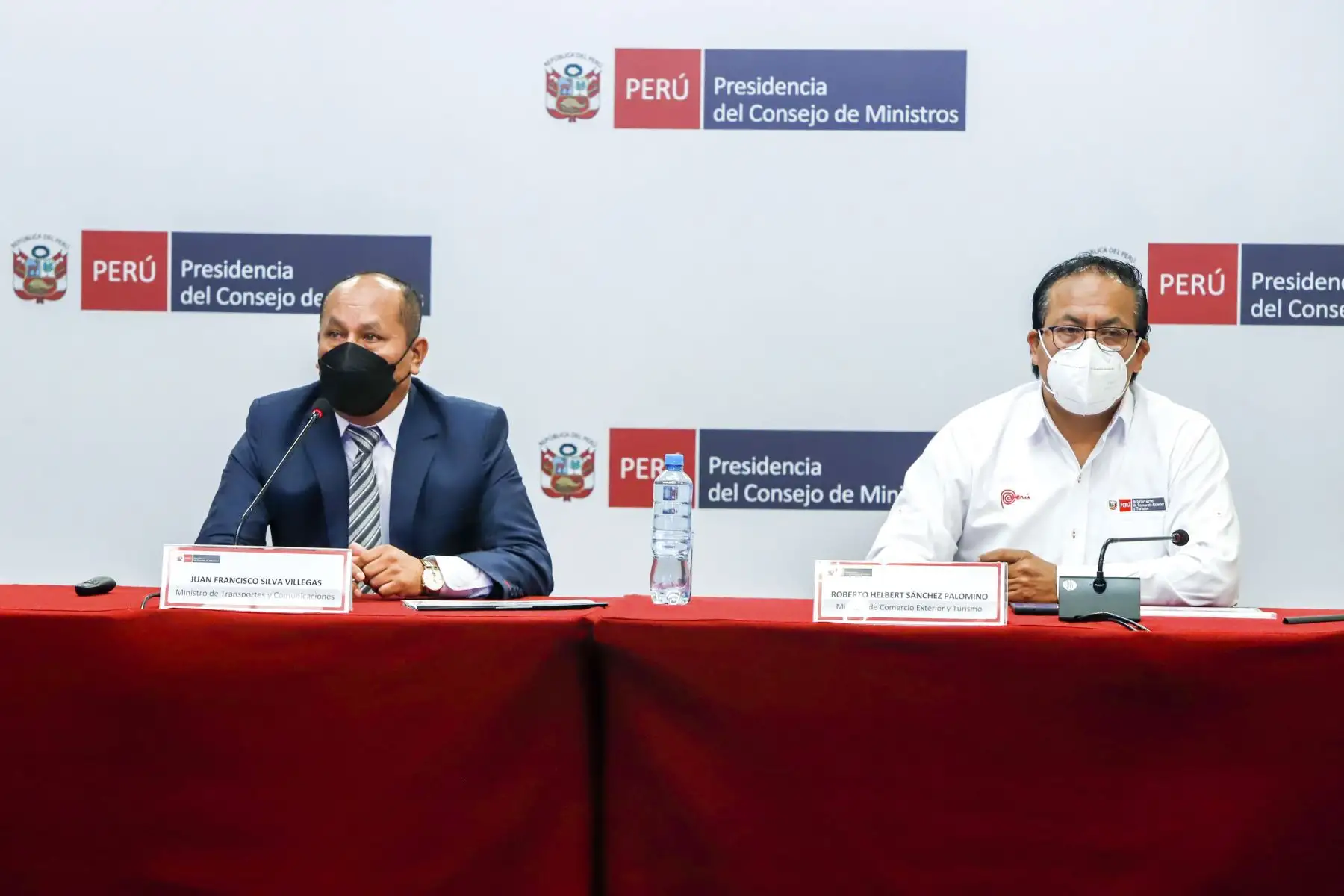 Conferencia de prensa de los ministros del MTC, Juan Francisco Silva, y del MINCETUR, Roberto Sánchez, para informar el balance de gestión del 2021 y las perspectivas de sus sectores para este nuevo año.  Foto: ANDINA/PCM