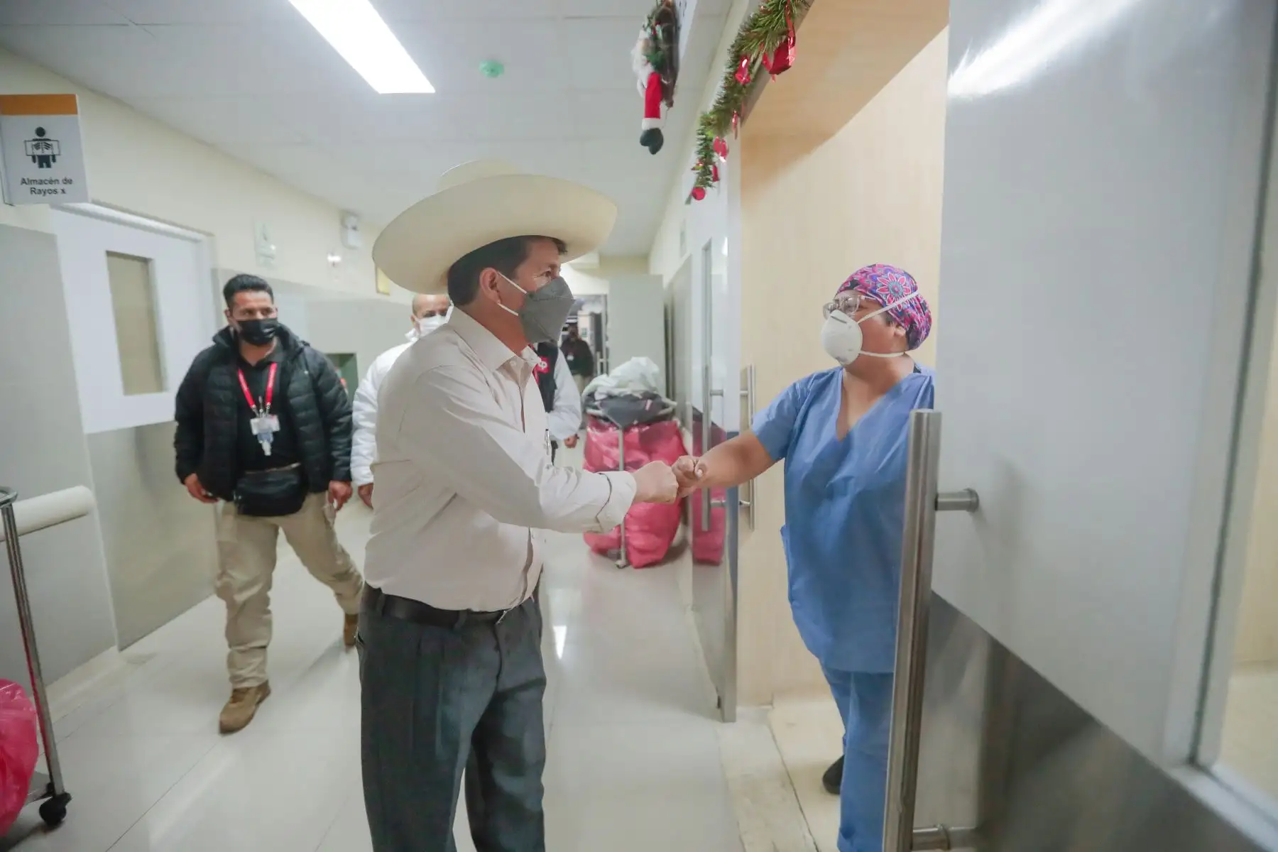 Presidente de la República, Pedro Castillo, realizó visita inopinada al Hospital Dos de Mayo. Foto: ANDINA/Prensa Presidencia Presidente de la República, Pedro Castillo, realizó visita inopinada al Hospital Dos de Mayo. Foto: ANDINA/Prensa Presidencia