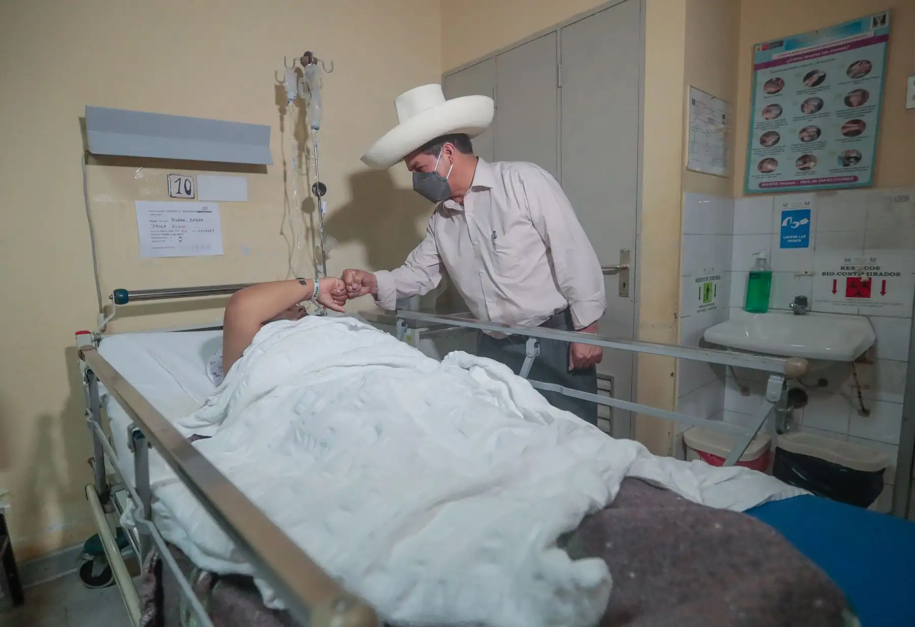 Presidente de la República, Pedro Castillo, realizó visita inopinada al Hospital Dos de Mayo. Foto: ANDINA/Prensa Presidencia Presidente de la República, Pedro Castillo, realizó visita inopinada al Hospital Dos de Mayo. Foto: ANDINA/Prensa Presidencia