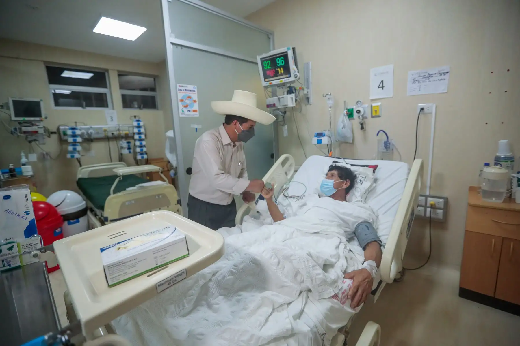 Presidente de la República, Pedro Castillo, realizó visita inopinada al Hospital Dos de Mayo. Foto: ANDINA/Prensa Presidencia Presidente de la República, Pedro Castillo, realizó visita inopinada al Hospital Dos de Mayo. Foto: ANDINA/Prensa Presidencia