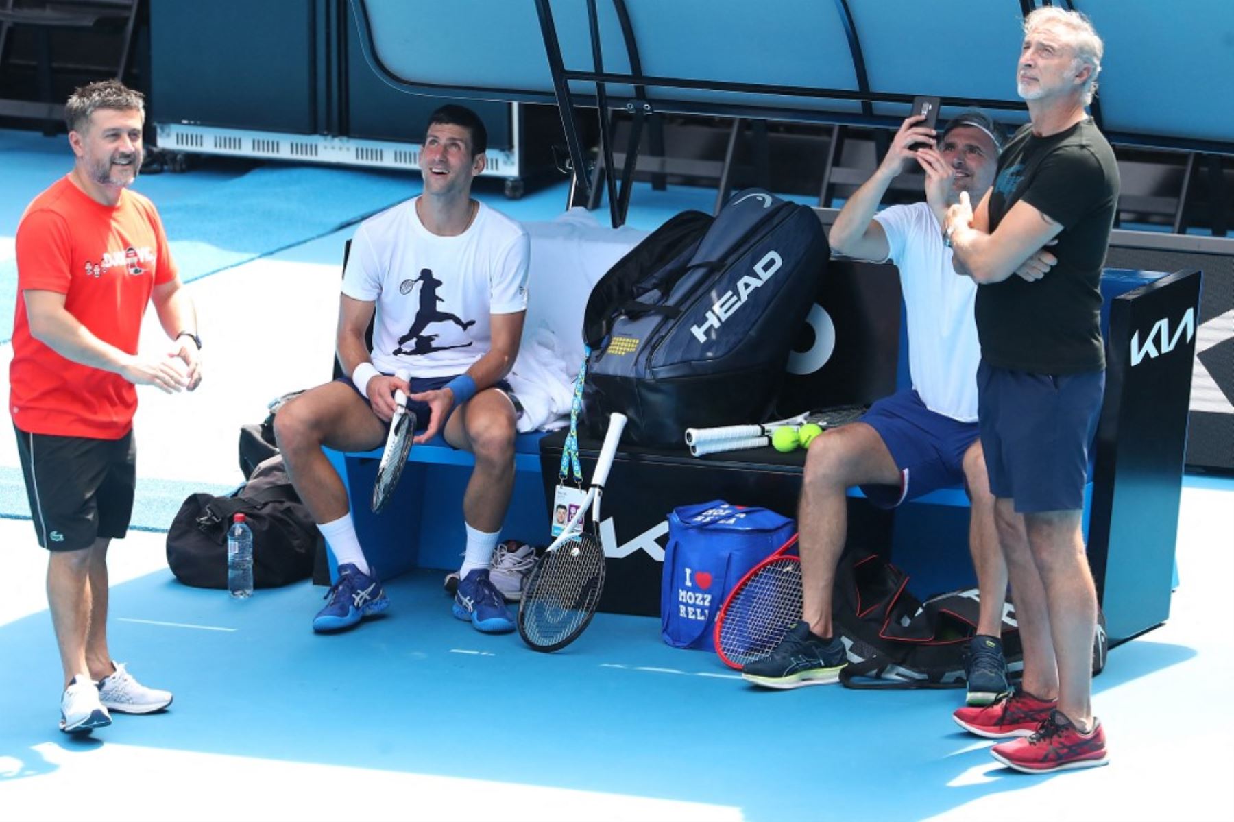 Novan Djokovic aún espera que se solucione su permanencia en Australia tras ganar un fallo judicial
