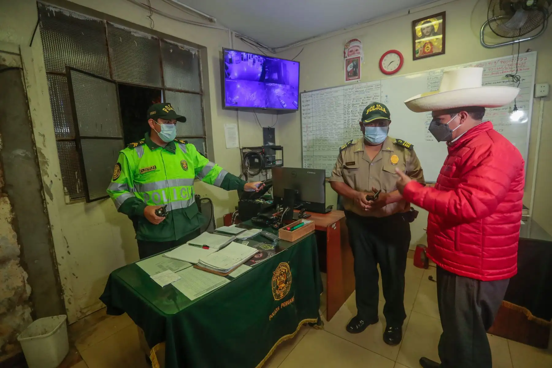 Presidente de la República, Pedro Castillo, realizó visita inopinada a la comisaría de Zárate y la Huayrona en San Juan de Lurigancho. Foto: ANDINA/Prensa Presidencia
