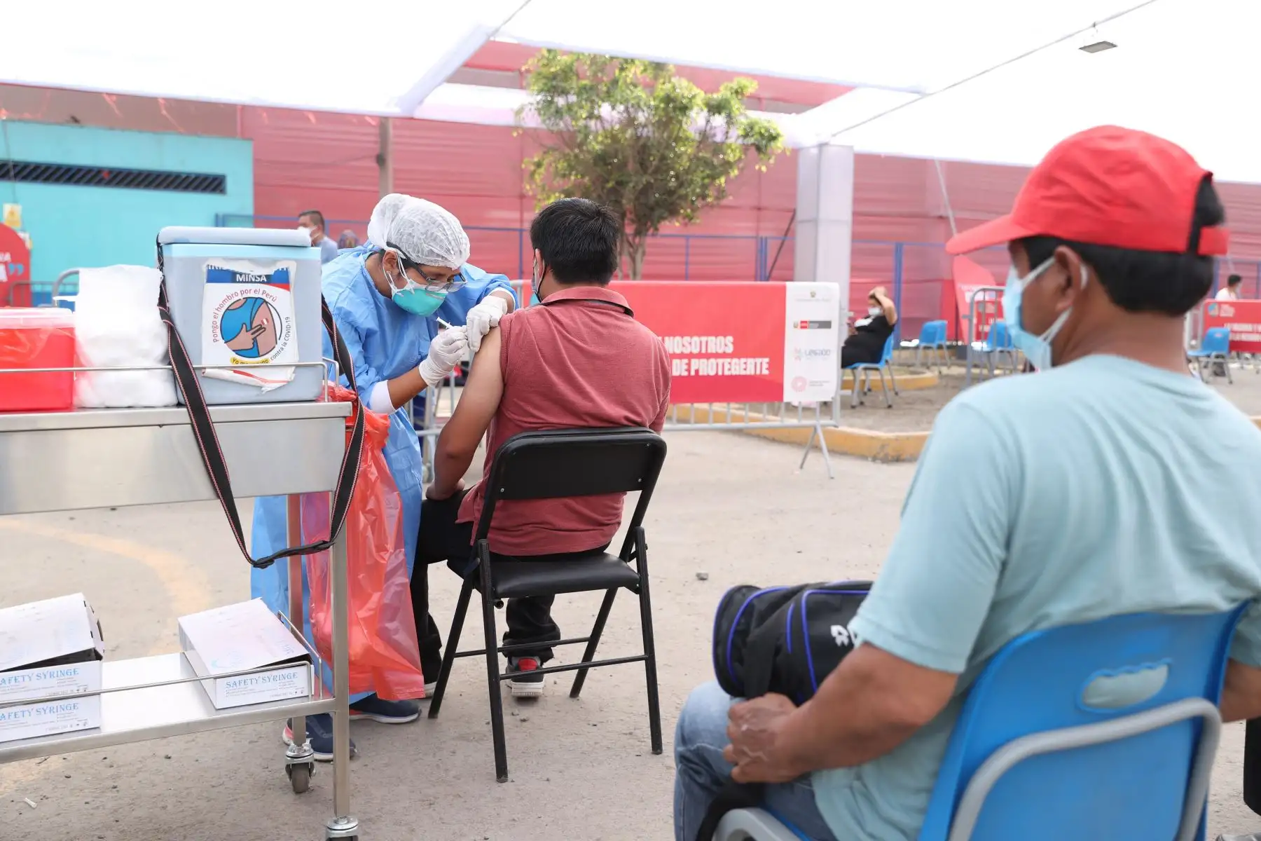Vacunación y pruebas de descarte contra la Covid-19 en el parque zonal Huiracocha de San Juan de Lurigancho
Foto:ANDINA/Jhonel Rodriguez Robles