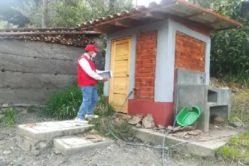 Funcionarios y servidores públicos del Gobierno Regional de Áncash aprobaron y liquidaron la obra sin aplicar penalidades por la no permanencia del ingeniero residente; tampoco dedujeron los pagos realizados por dicho concepto.