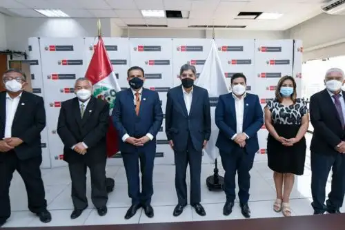 El ministro del Interior, Avelino Guillén, coordinó hoy con autoridades de La Libertad la adopción de acciones concretas para reforzar la seguridad ciudadana en esta región, mediante un trabajo articulado y especializado, mayor logística y más presencia policial.